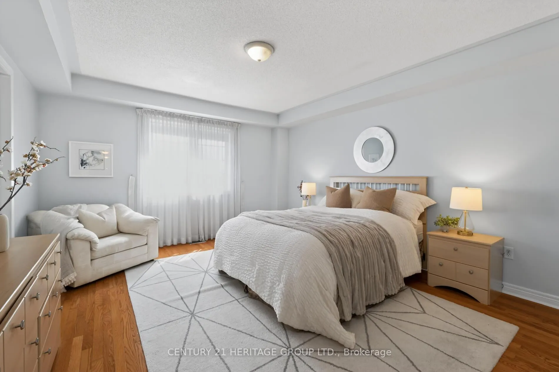 Photo 8 of 335 Bathurst Glen Drive, Vaughan, Patterson — HOMEH