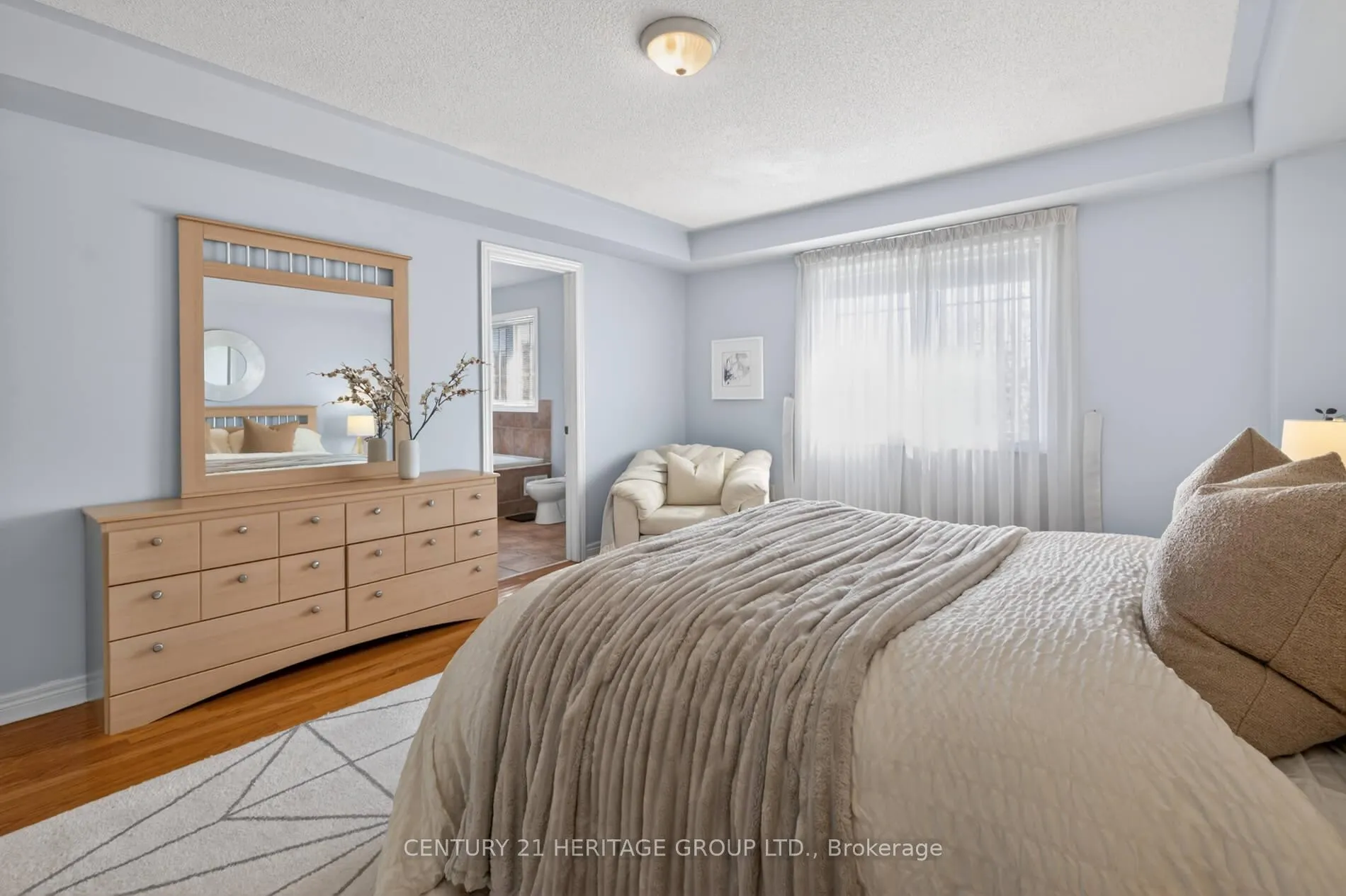 Photo 9 of 335 Bathurst Glen Drive, Vaughan, Patterson — HOMEH