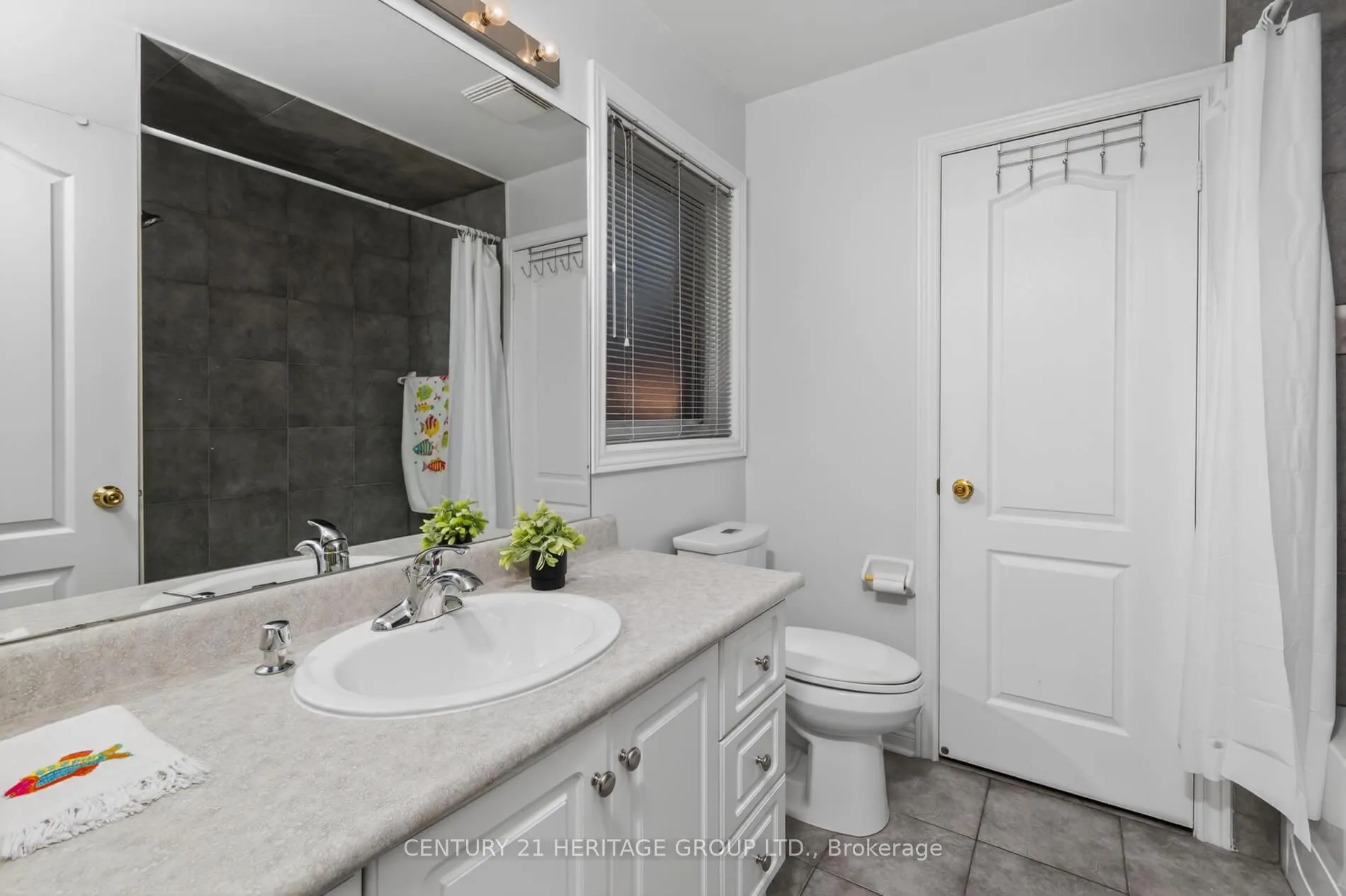 Photo 12 of 335 Bathurst Glen Drive, Vaughan, Patterson — HOMEH