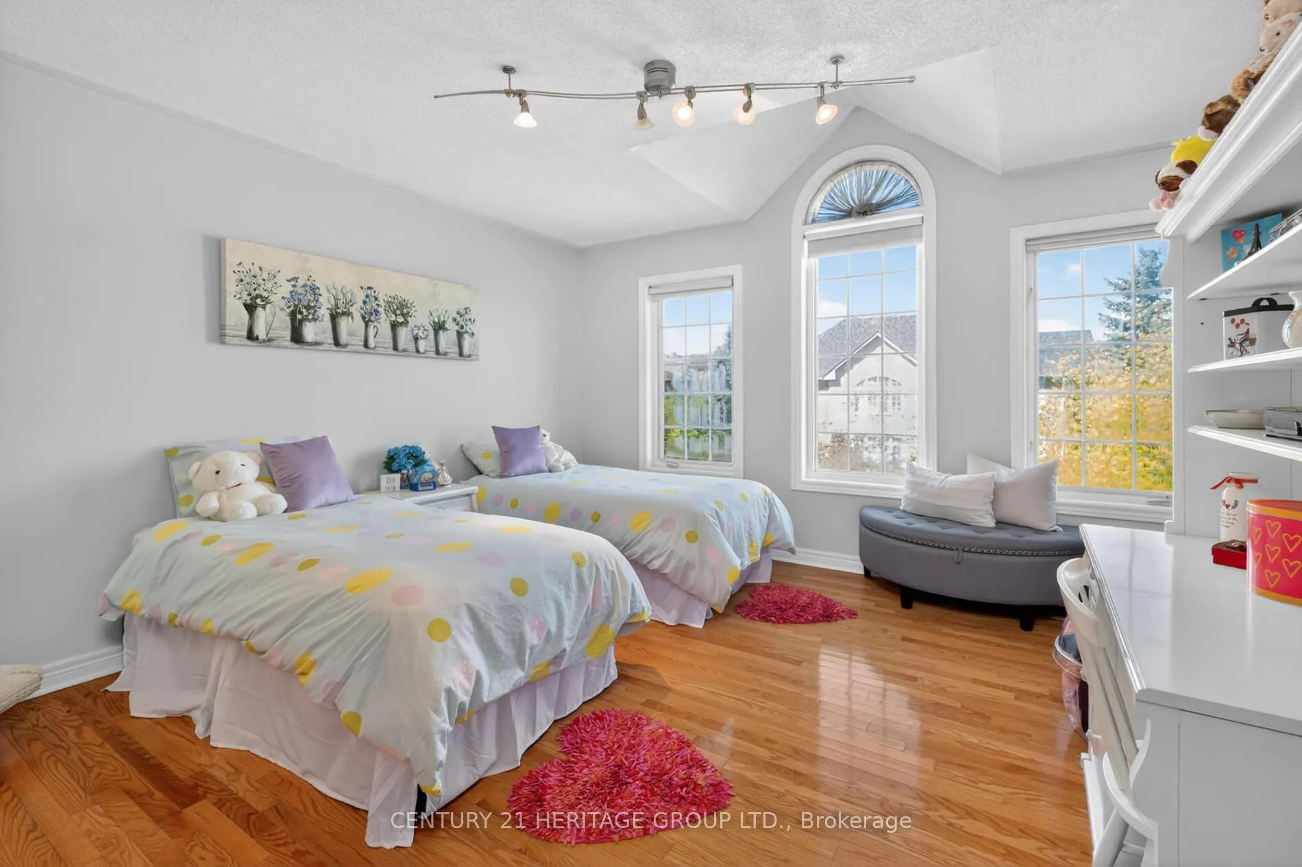 Photo 15 of 335 Bathurst Glen Drive, Vaughan, Patterson — HOMEH