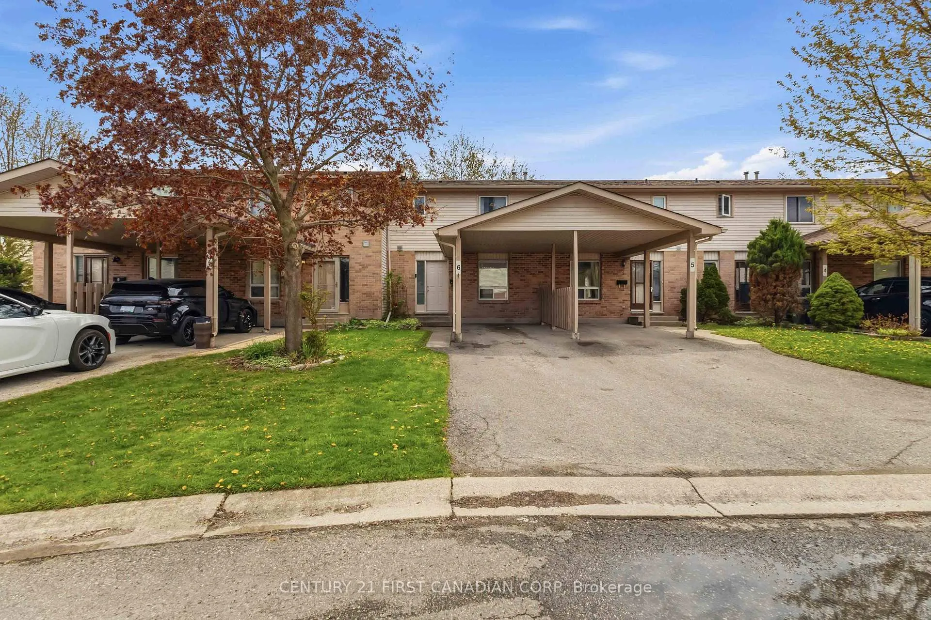 Photo 4 of Unit 6, 720 Deveron Crescent, London, South T — HOMEH