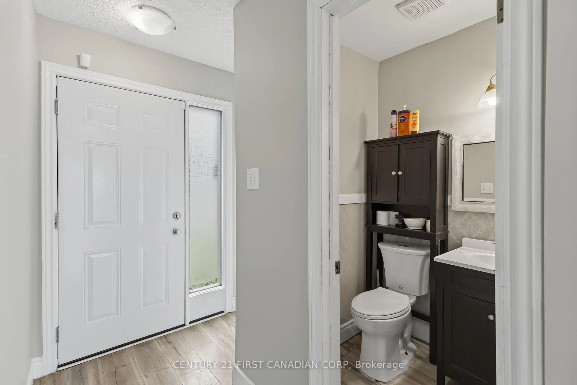 Photo 6 of Unit 6, 720 Deveron Crescent, London, South T — HOMEH