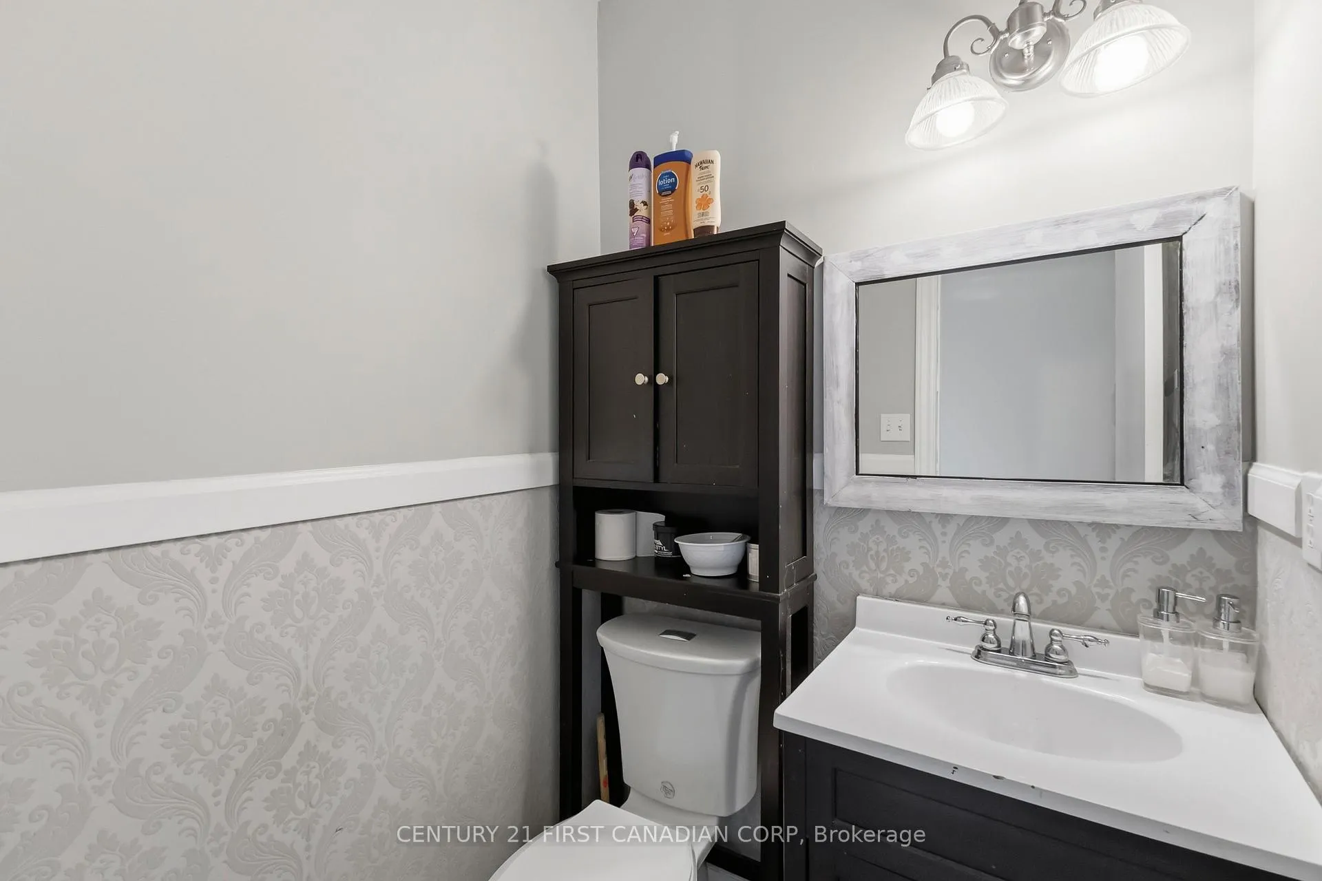 Photo 7 of Unit 6, 720 Deveron Crescent, London, South T — HOMEH