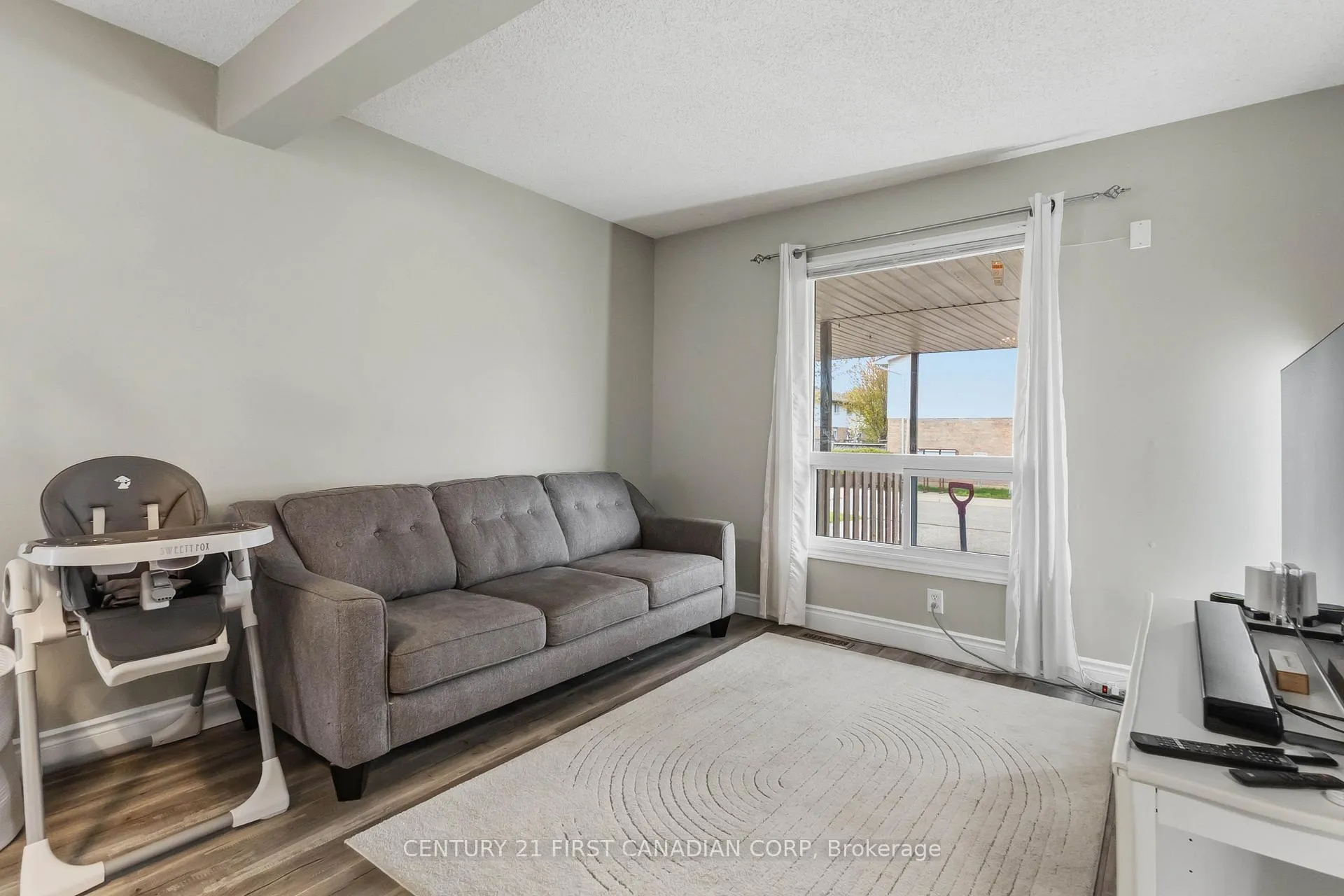Photo 9 of Unit 6, 720 Deveron Crescent, London, South T — HOMEH