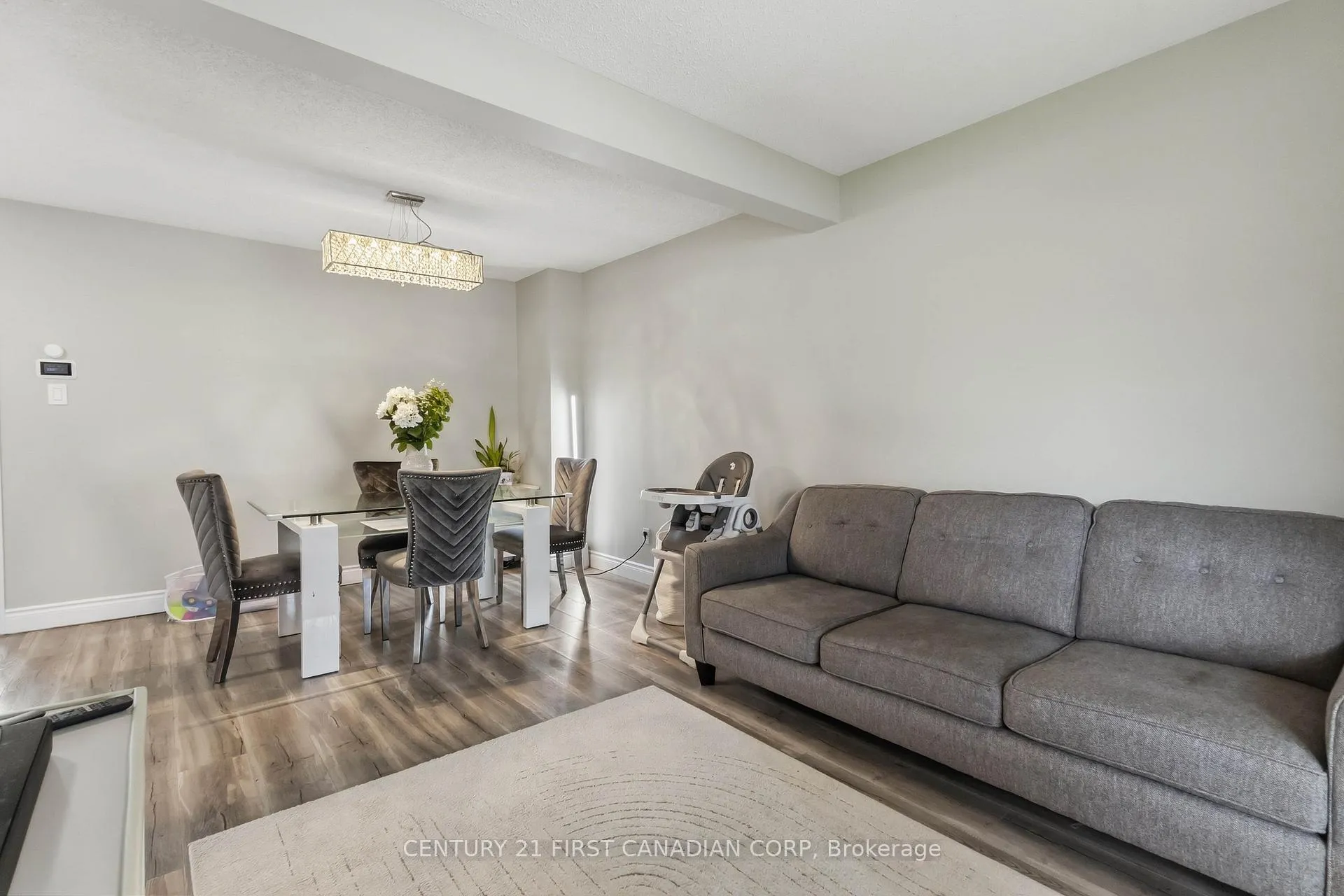 Photo 12 of Unit 6, 720 Deveron Crescent, London, South T — HOMEH
