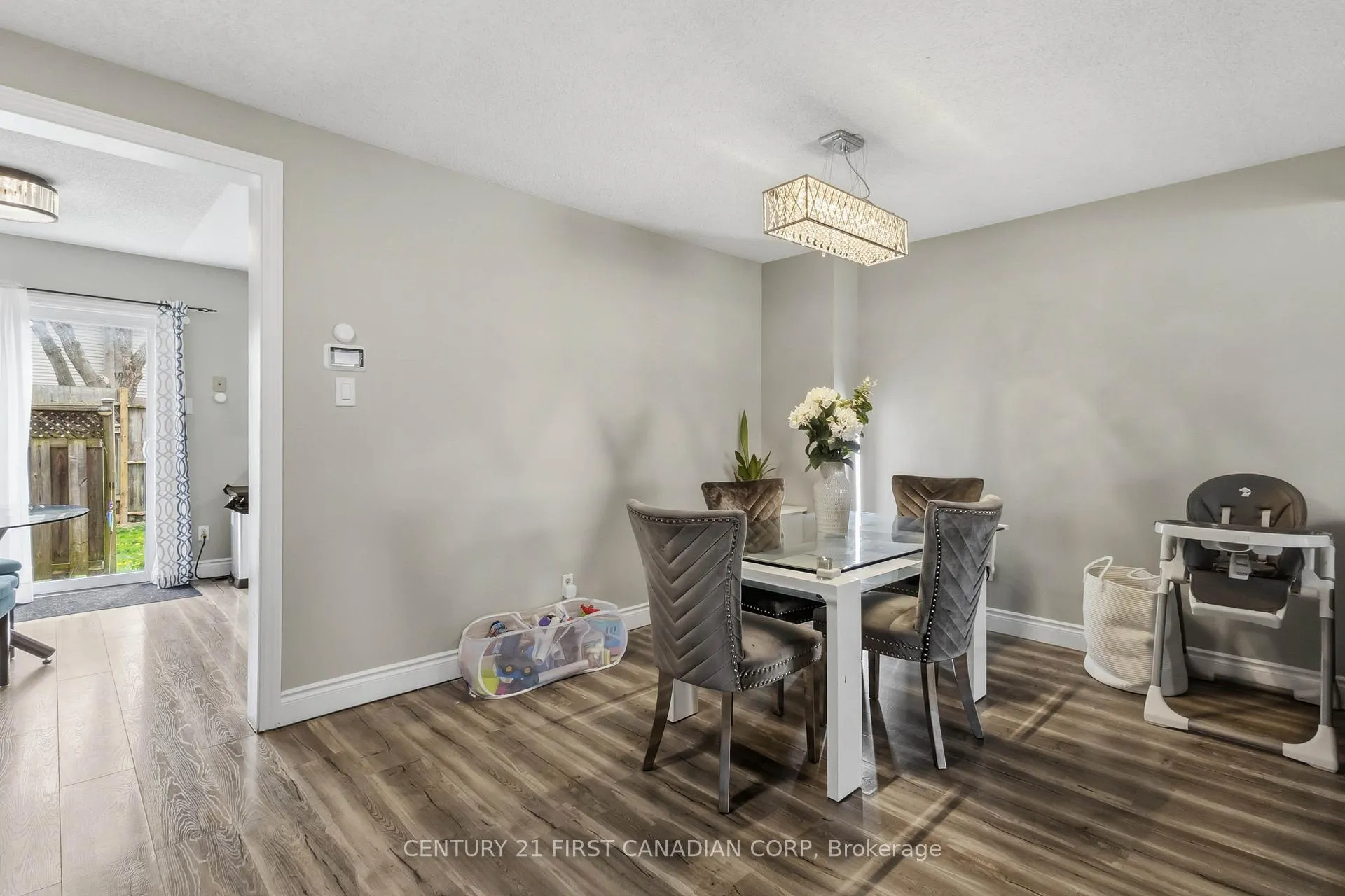 Photo 13 of Unit 6, 720 Deveron Crescent, London, South T — HOMEH
