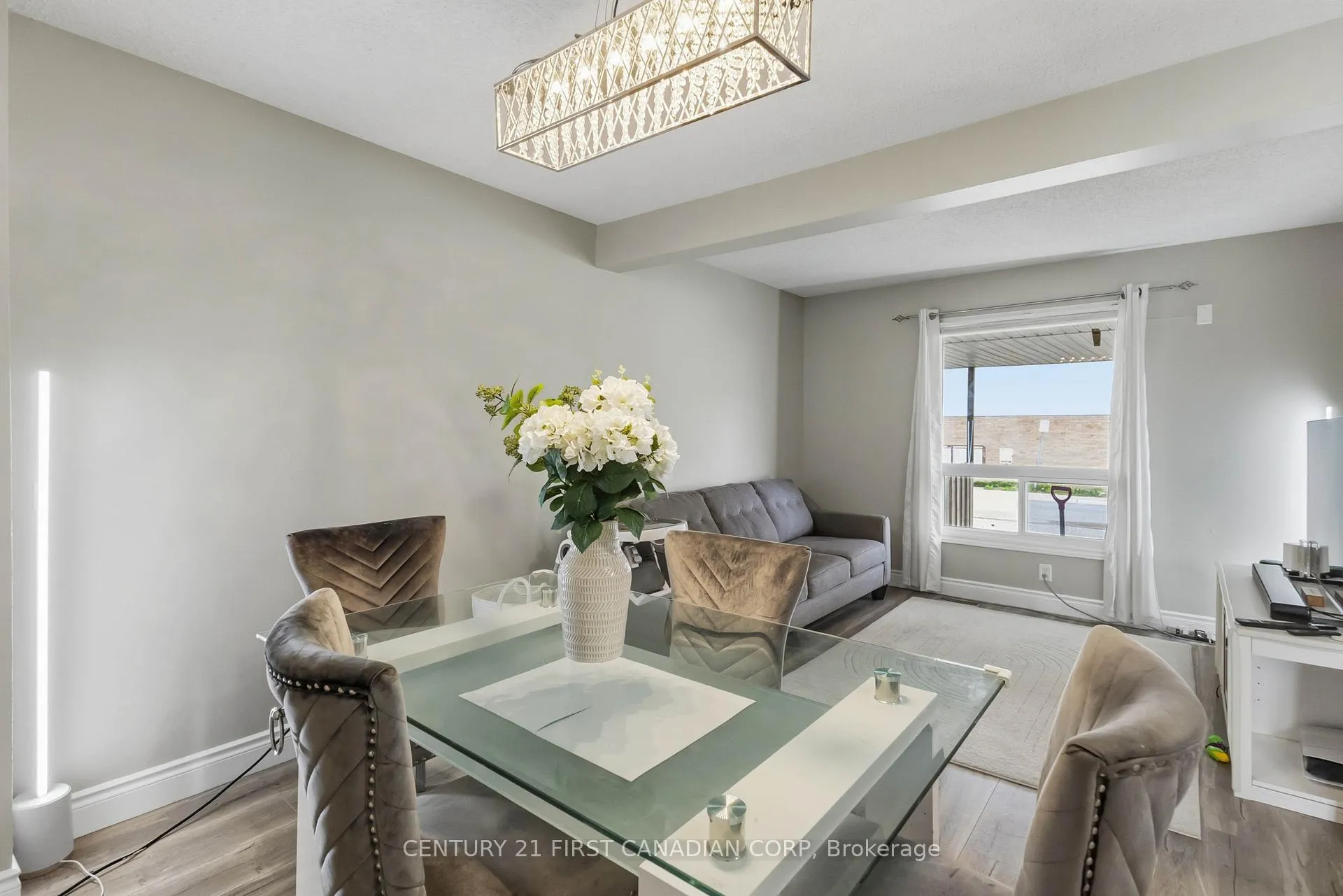 Photo 14 of Unit 6, 720 Deveron Crescent, London, South T — HOMEH