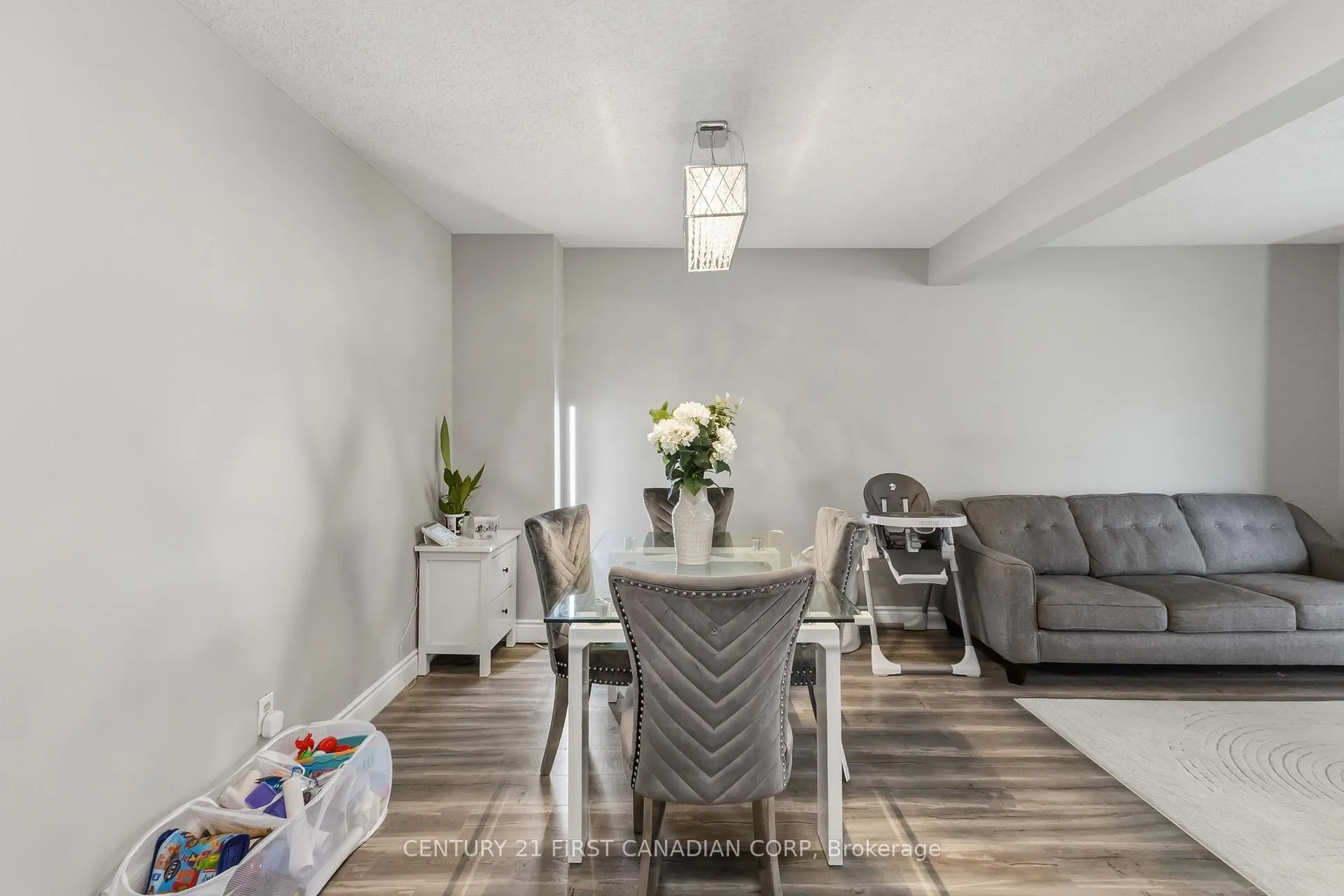 Photo 15 of Unit 6, 720 Deveron Crescent, London, South T — HOMEH