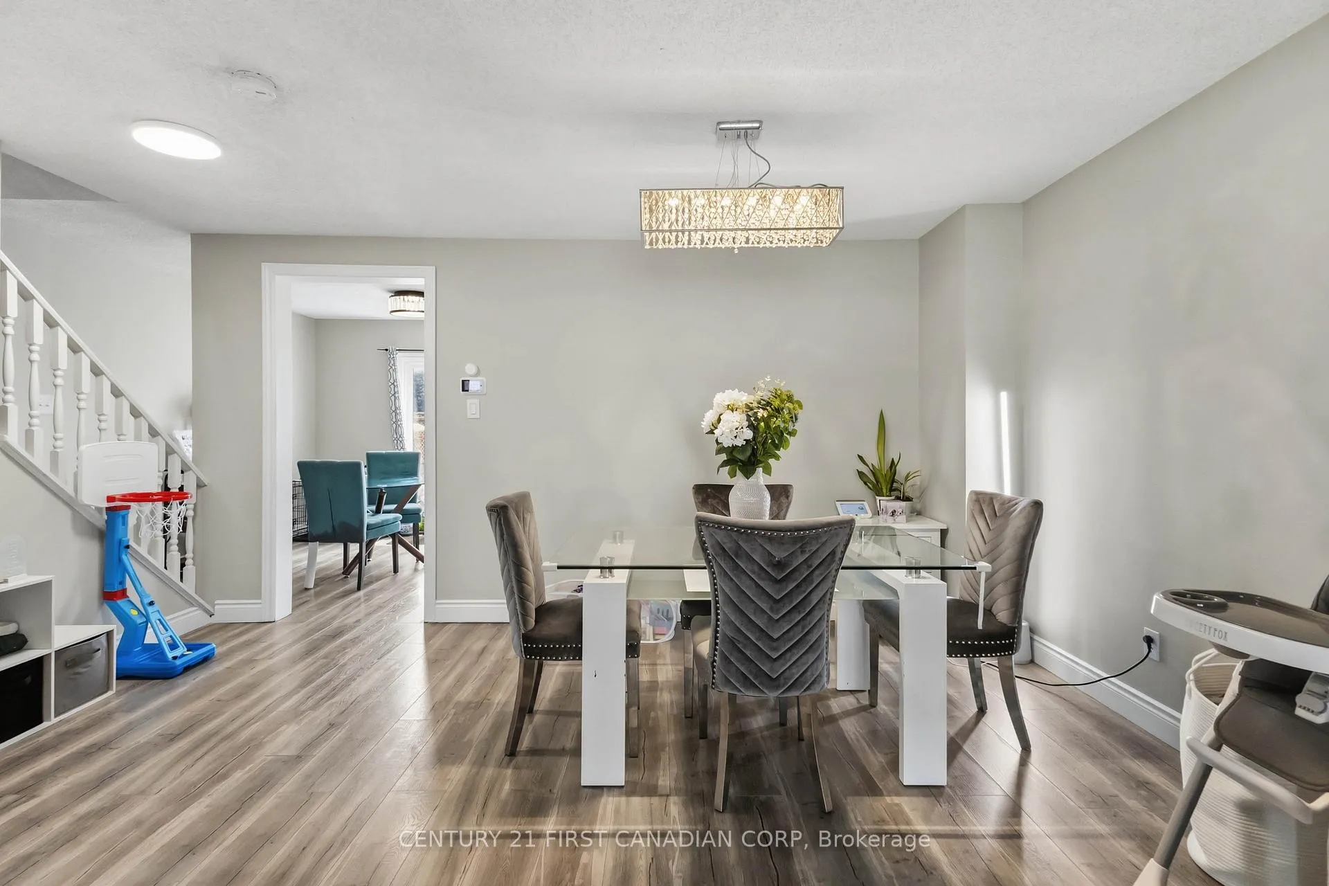Photo 16 of Unit 6, 720 Deveron Crescent, London, South T — HOMEH