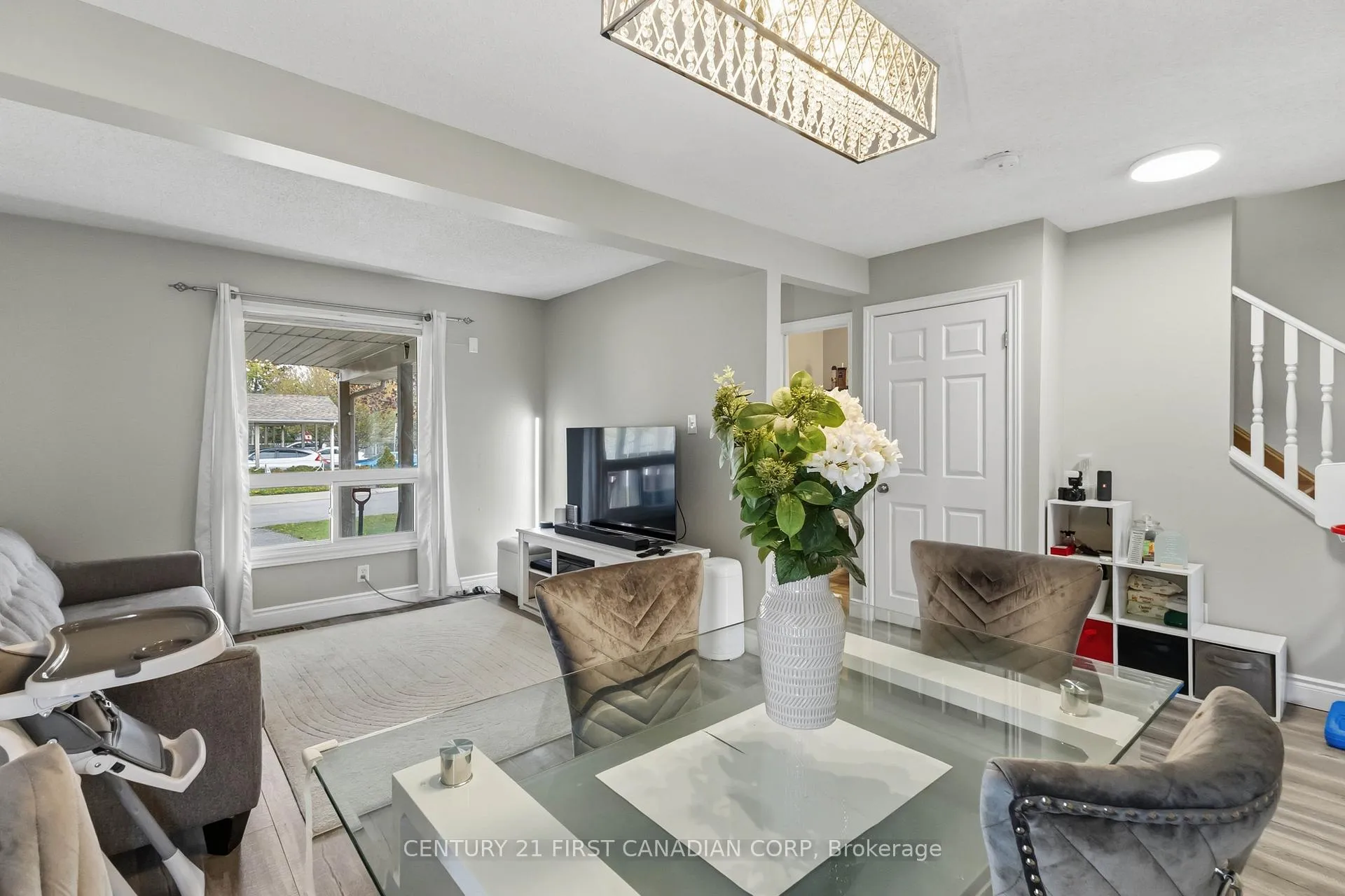 Photo 17 of Unit 6, 720 Deveron Crescent, London, South T — HOMEH