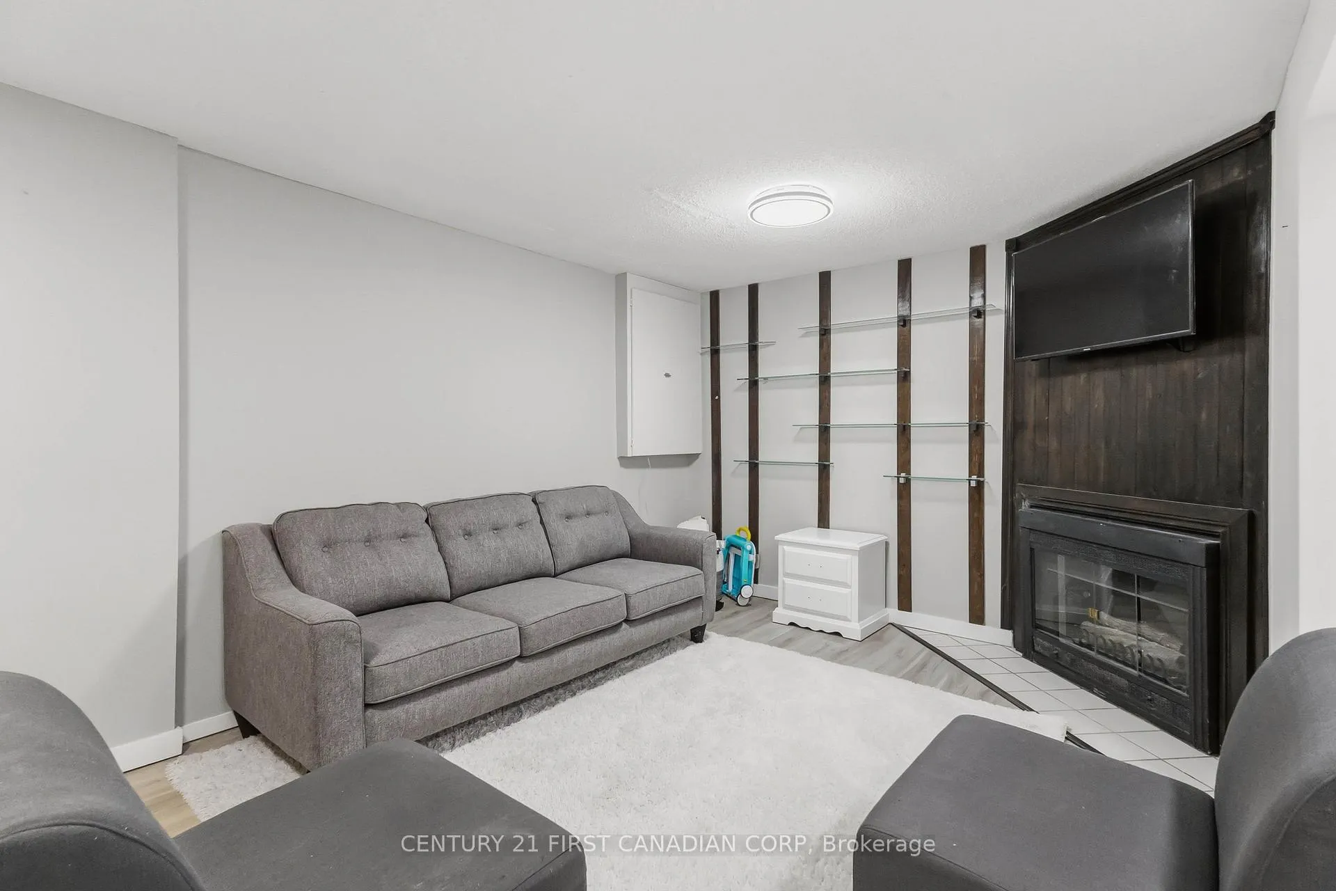 Photo 37 of Unit 6, 720 Deveron Crescent, London, South T — HOMEH