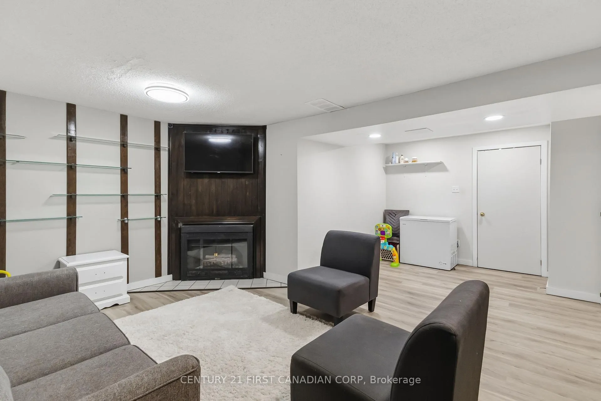 Photo 38 of Unit 6, 720 Deveron Crescent, London, South T — HOMEH