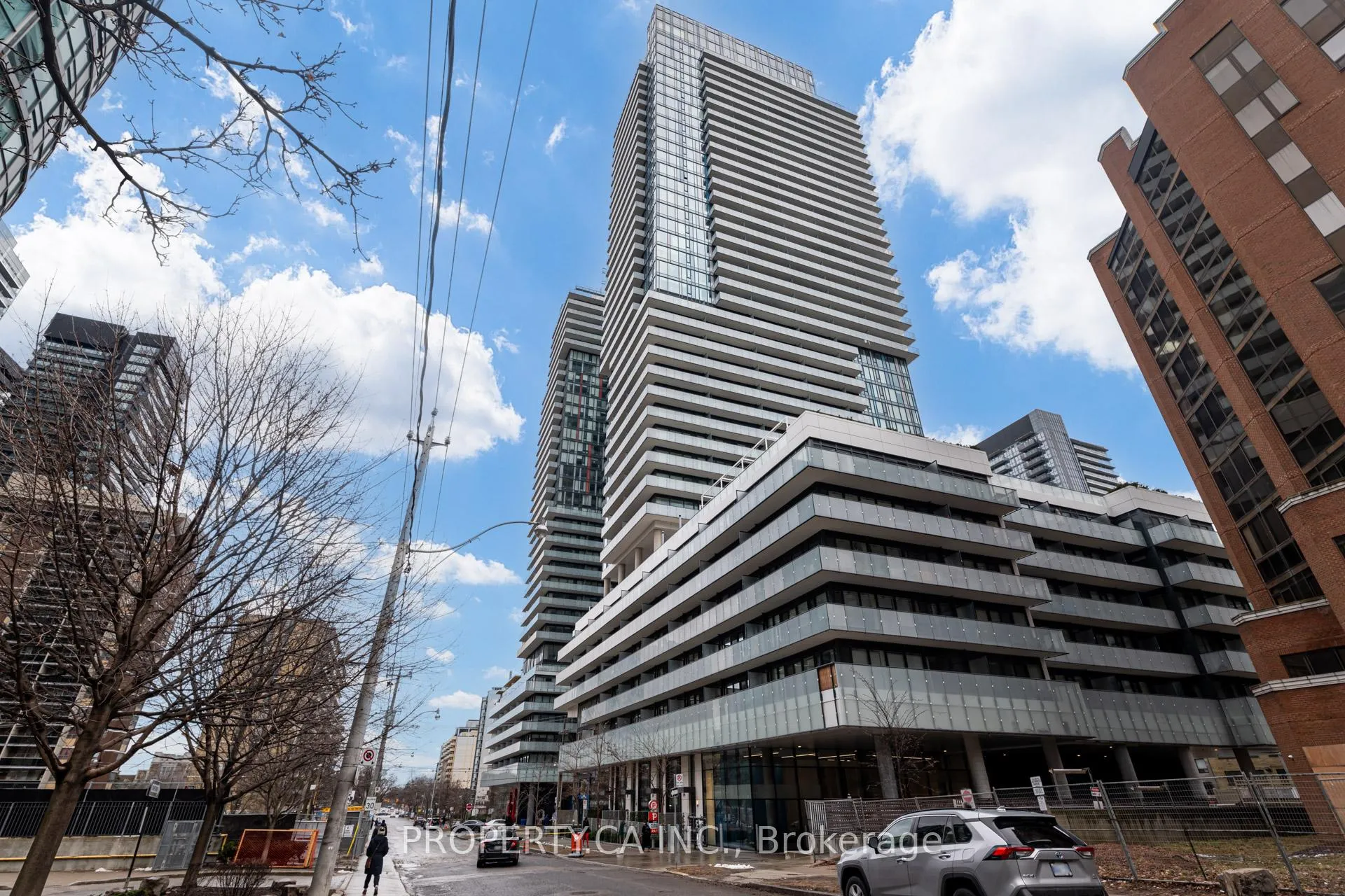 Photo 4 of Unit 717, 161 Roehampton Avenue, Toronto, Mount Pleasant West — HOMEH