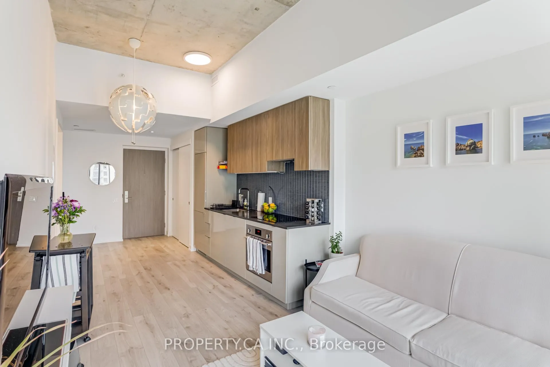 Photo 8 of Unit 717, 161 Roehampton Avenue, Toronto, Mount Pleasant West — HOMEH