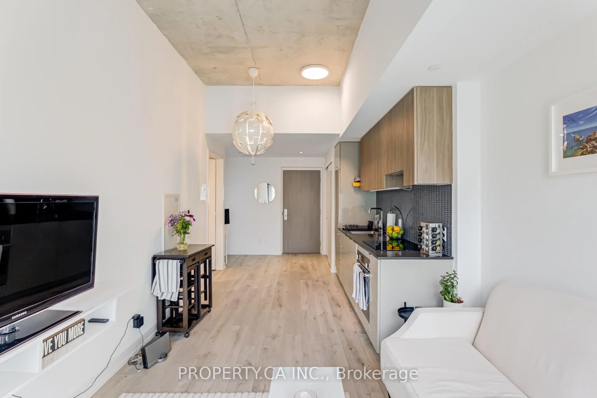 Photo 10 of Unit 717, 161 Roehampton Avenue, Toronto, Mount Pleasant West — HOMEH