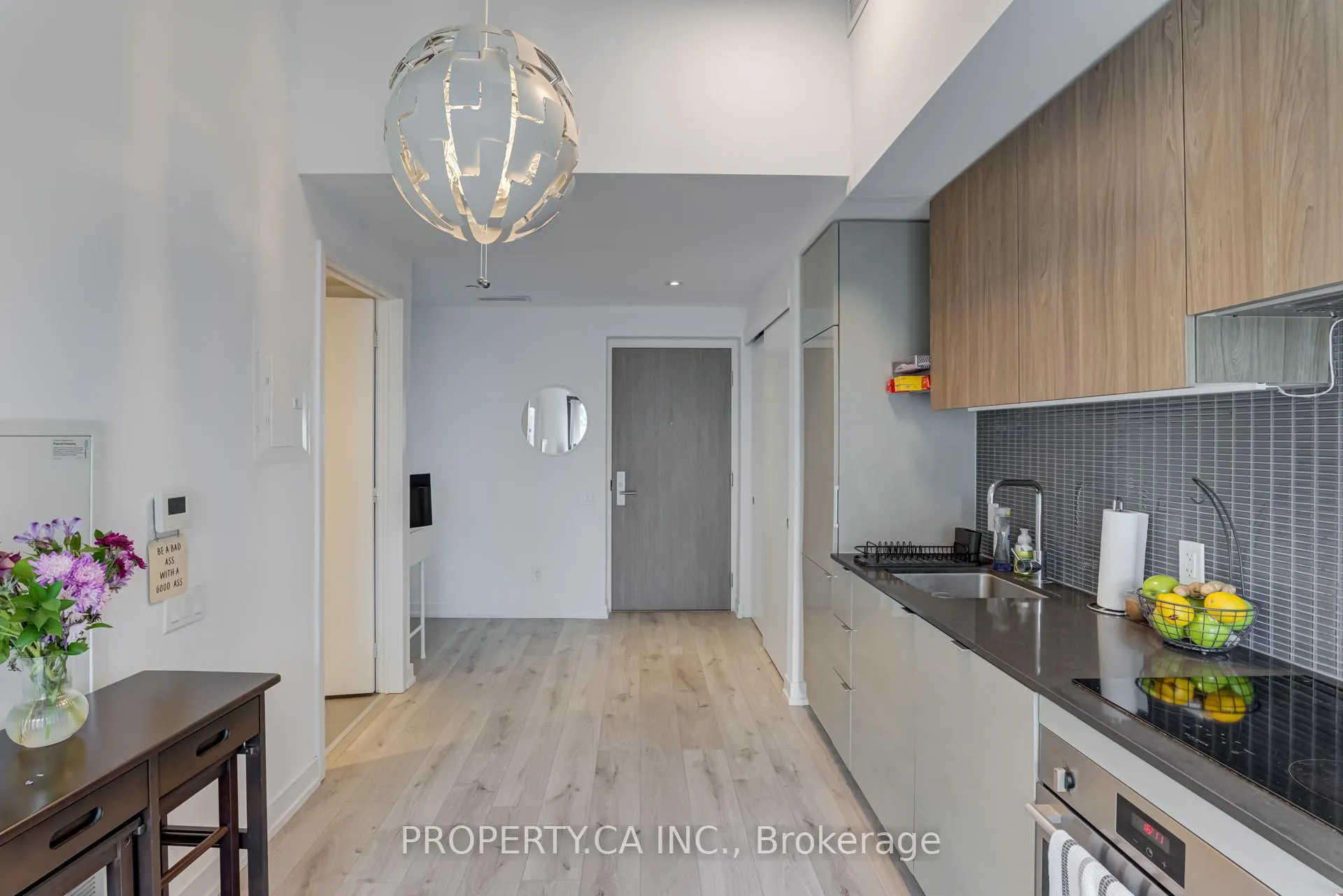 Photo 13 of Unit 717, 161 Roehampton Avenue, Toronto, Mount Pleasant West — HOMEH