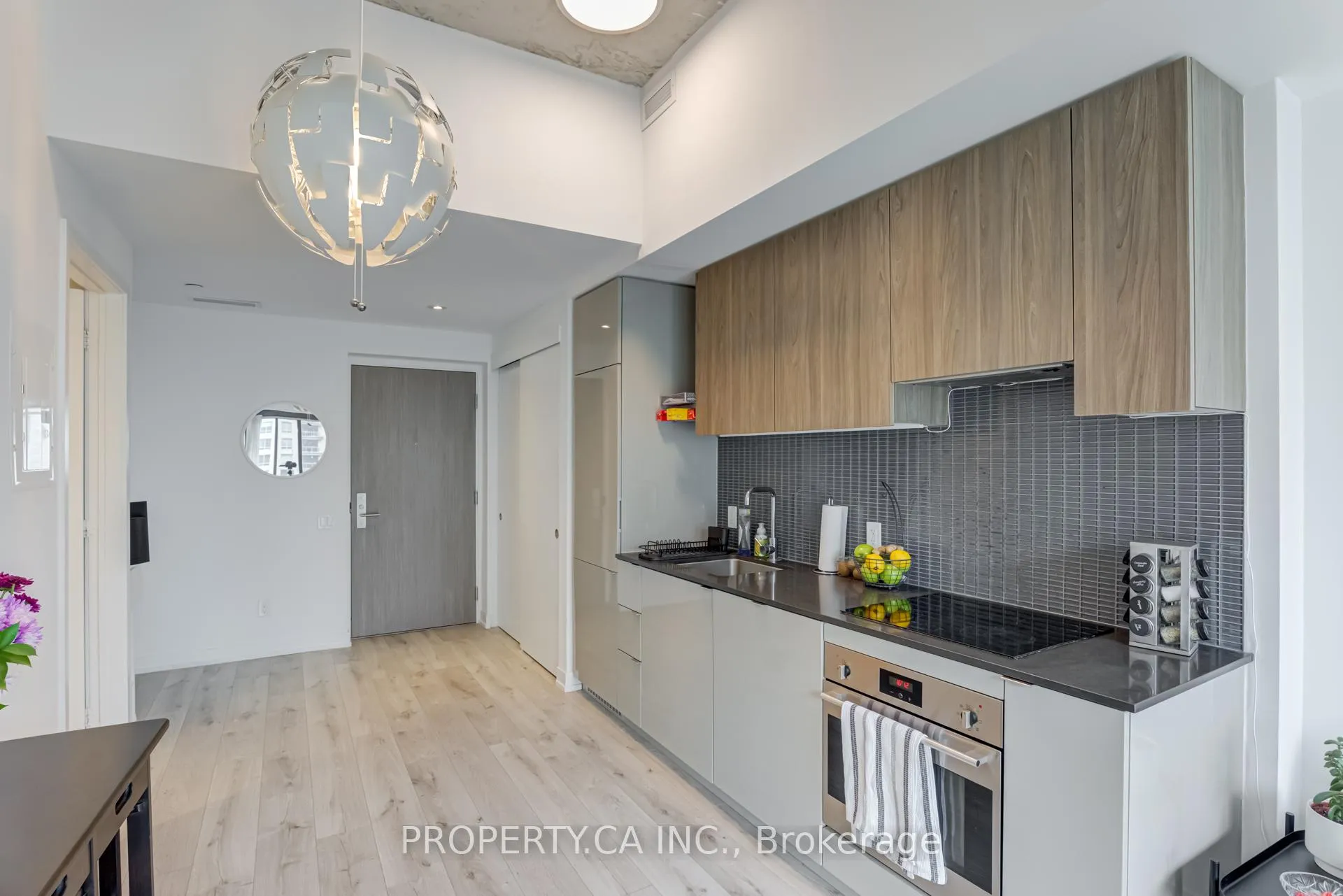 Photo 14 of Unit 717, 161 Roehampton Avenue, Toronto, Mount Pleasant West — HOMEH