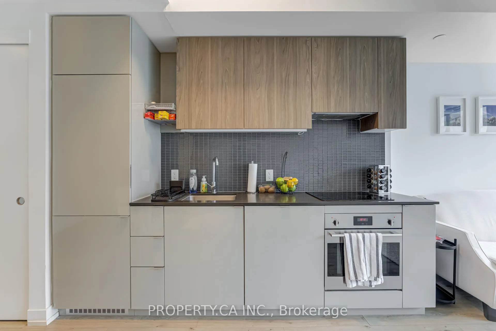 Photo 15 of Unit 717, 161 Roehampton Avenue, Toronto, Mount Pleasant West — HOMEH