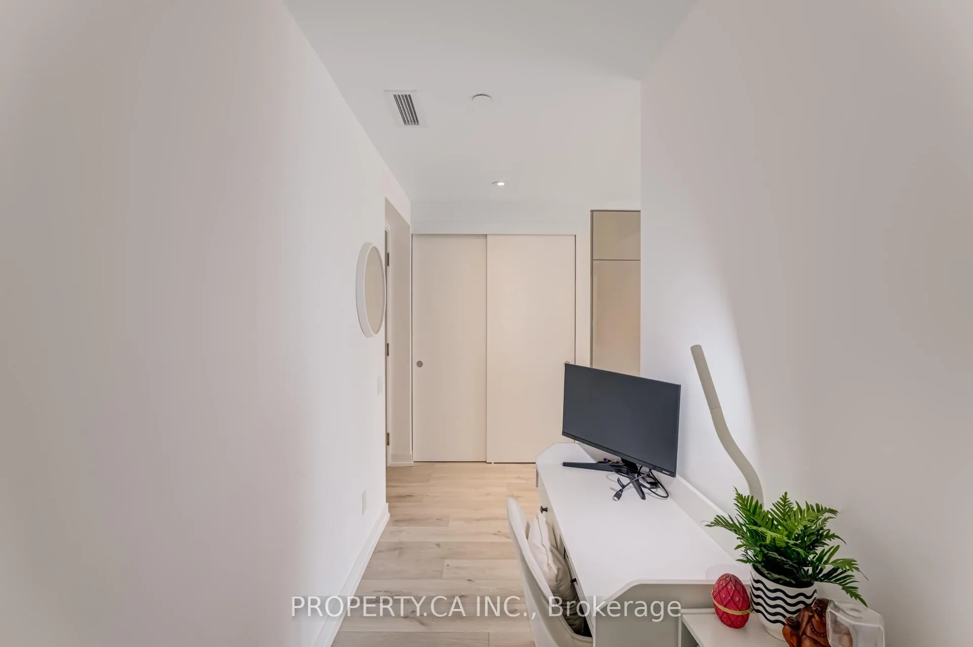 Photo 24 of Unit 717, 161 Roehampton Avenue, Toronto, Mount Pleasant West — HOMEH