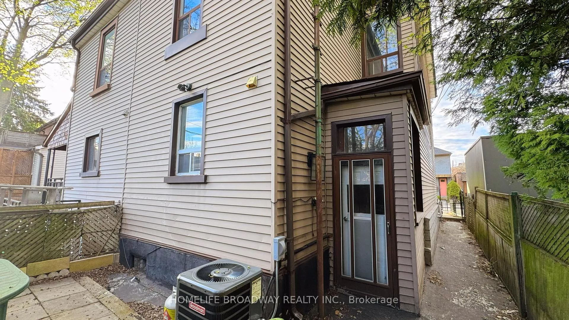 Photo 4 of 3 Yarmouth Road, Toronto, The Annex — HOMEH