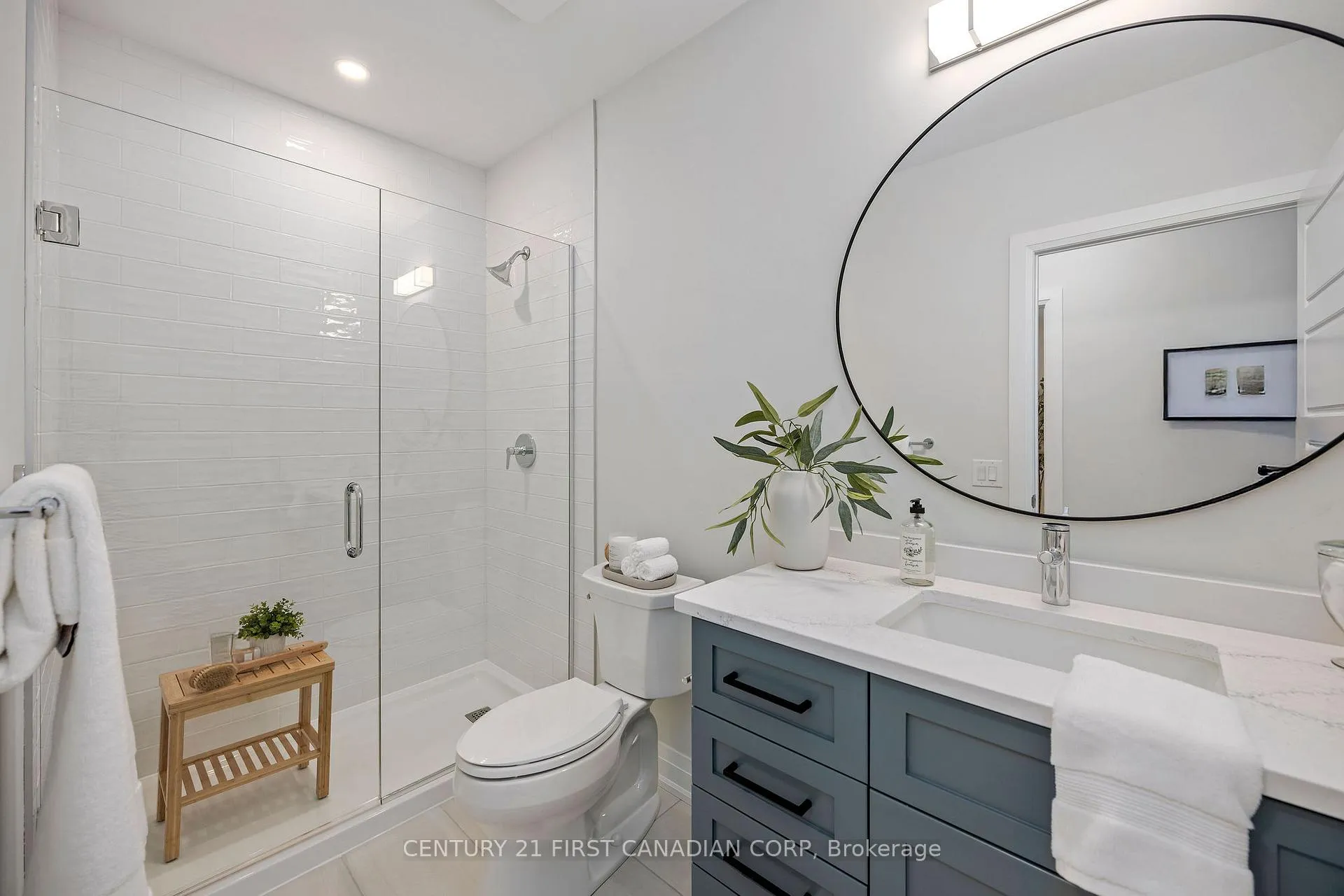 Photo 4 of Unit 204, 1975 Fountain Grass Drive, London, South B — HOMEH