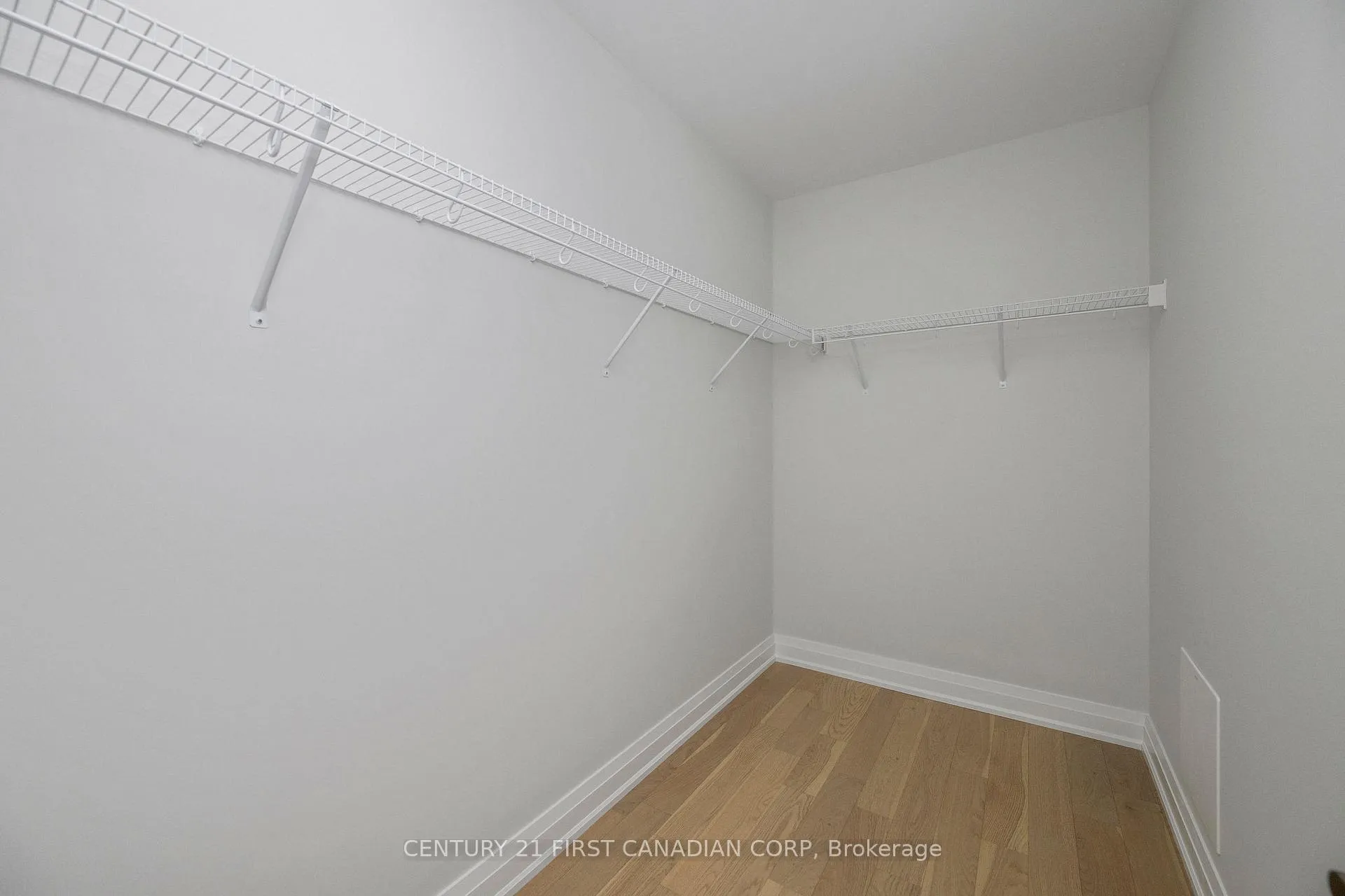 Photo 9 of Unit 204, 1975 Fountain Grass Drive, London, South B — HOMEH
