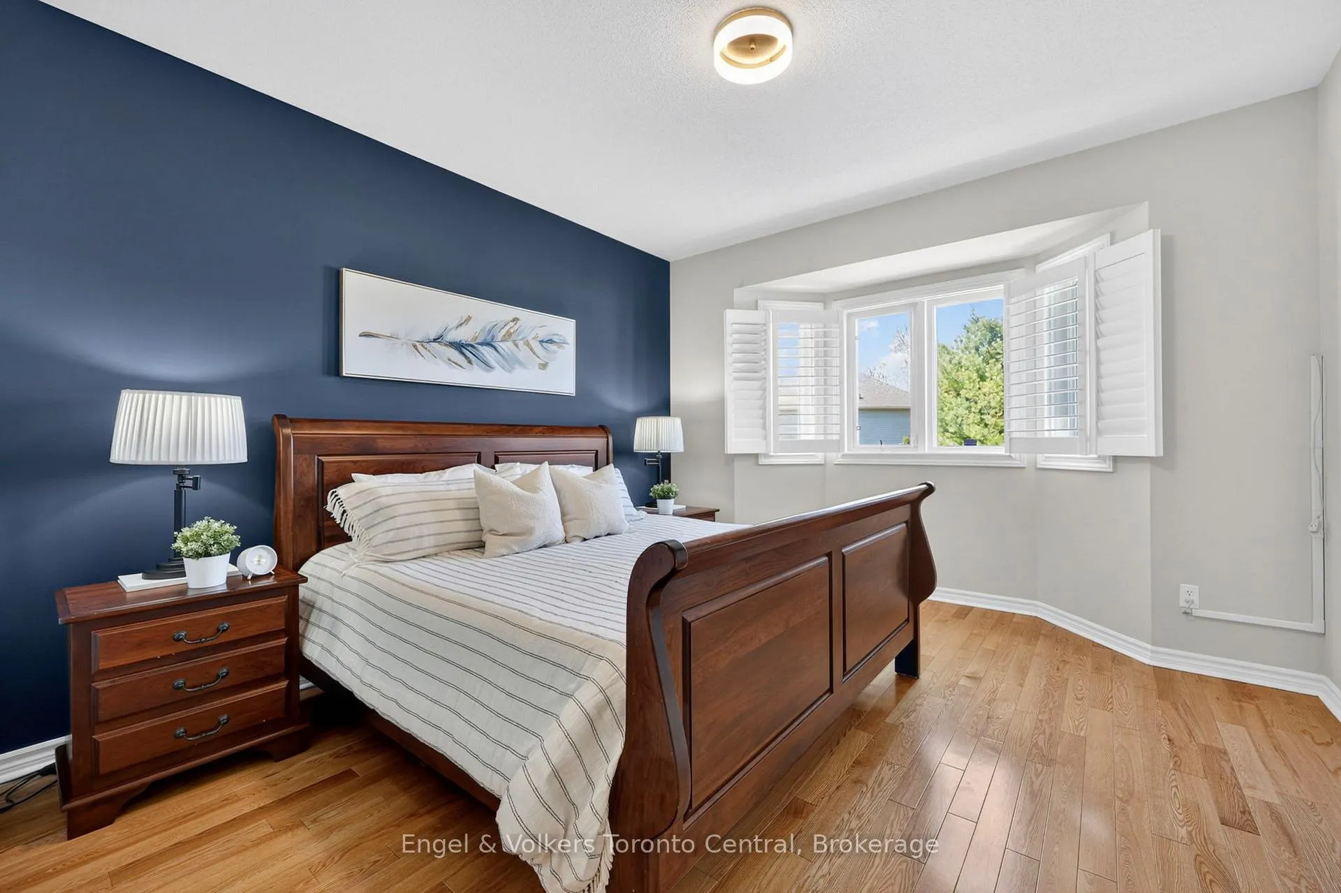 Photo 2 of 48 Oriole Crescent, Wasaga Beach — HOMEH
