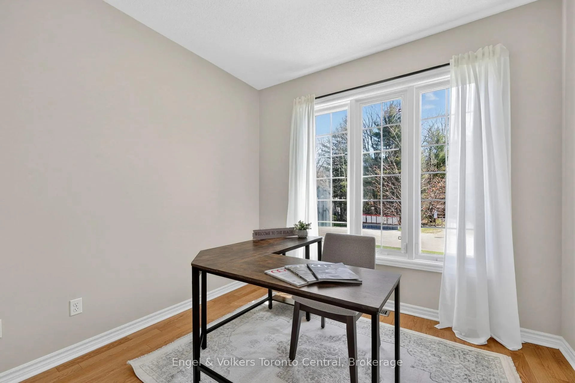 Photo 3 of 48 Oriole Crescent, Wasaga Beach — HOMEH