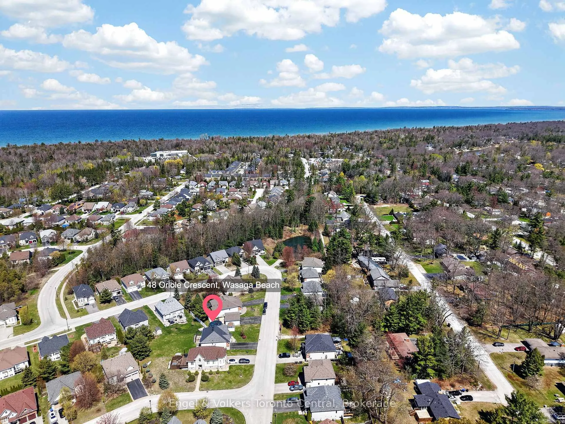 Photo 4 of 48 Oriole Crescent, Wasaga Beach — HOMEH