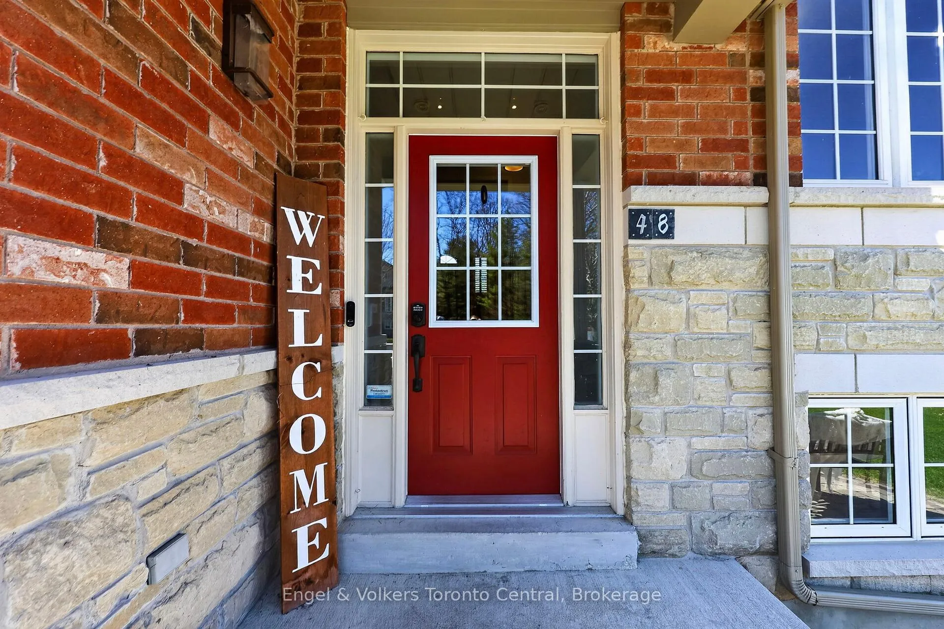 Photo 5 of 48 Oriole Crescent, Wasaga Beach — HOMEH