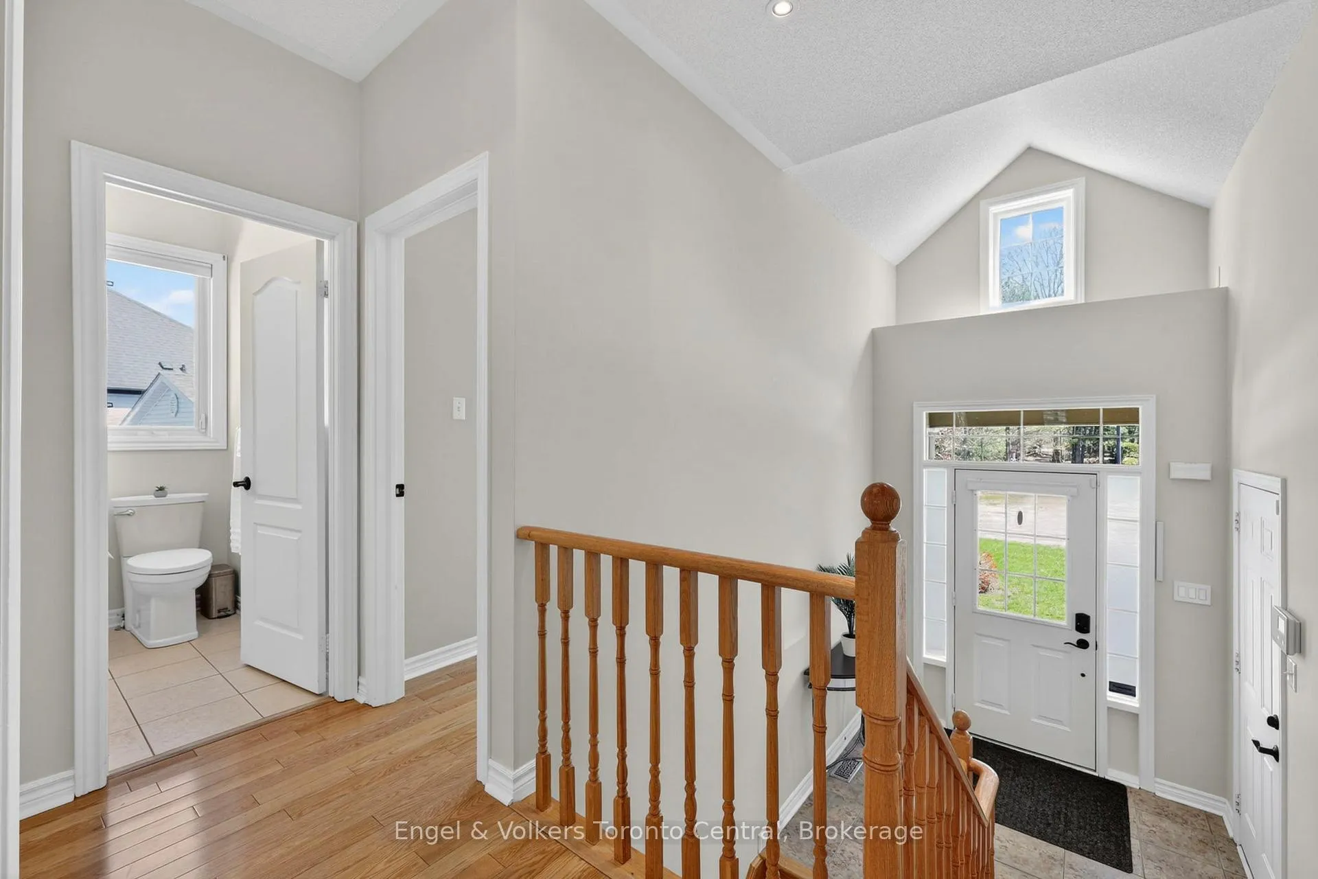 Photo 7 of 48 Oriole Crescent, Wasaga Beach — HOMEH