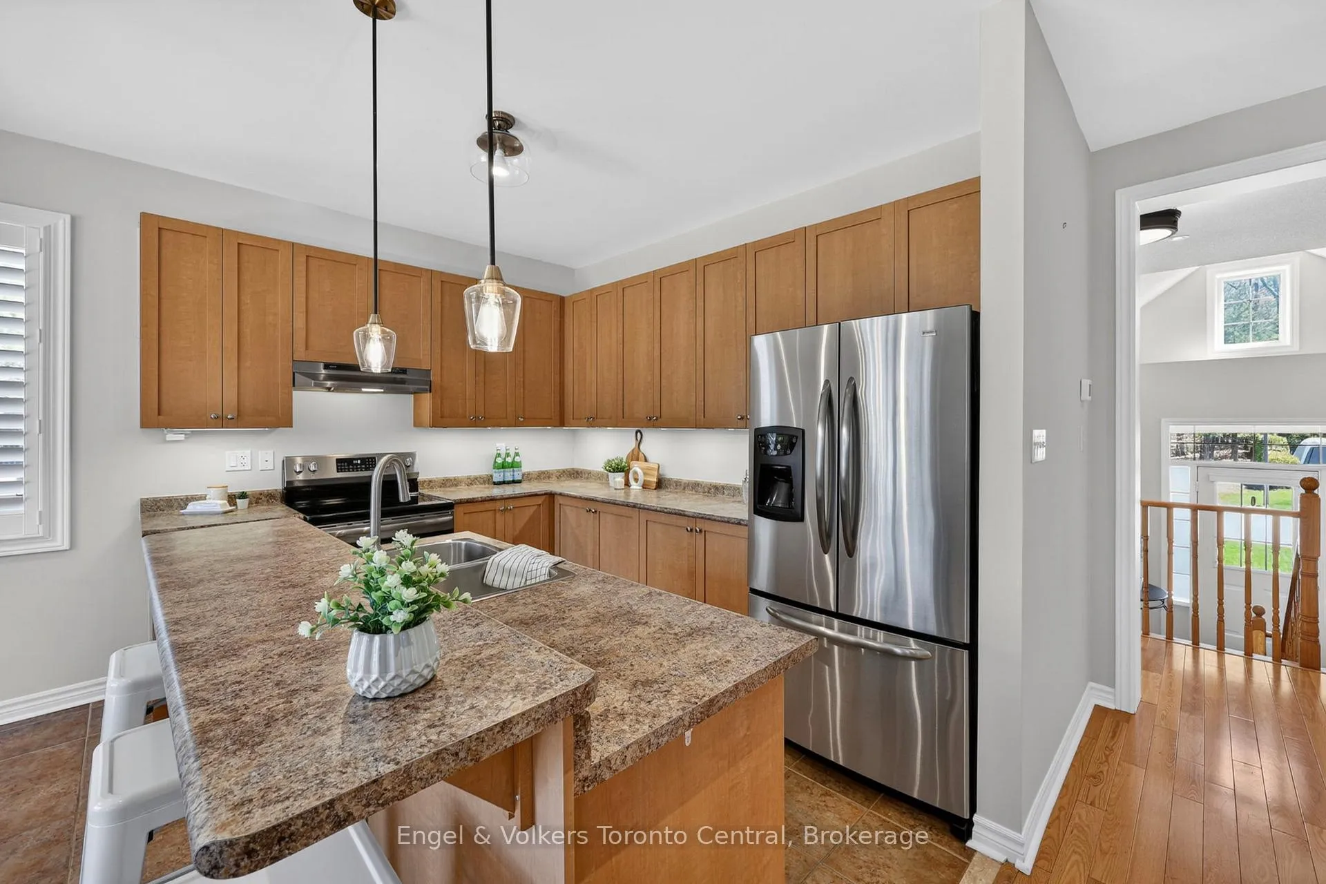Photo 8 of 48 Oriole Crescent, Wasaga Beach — HOMEH