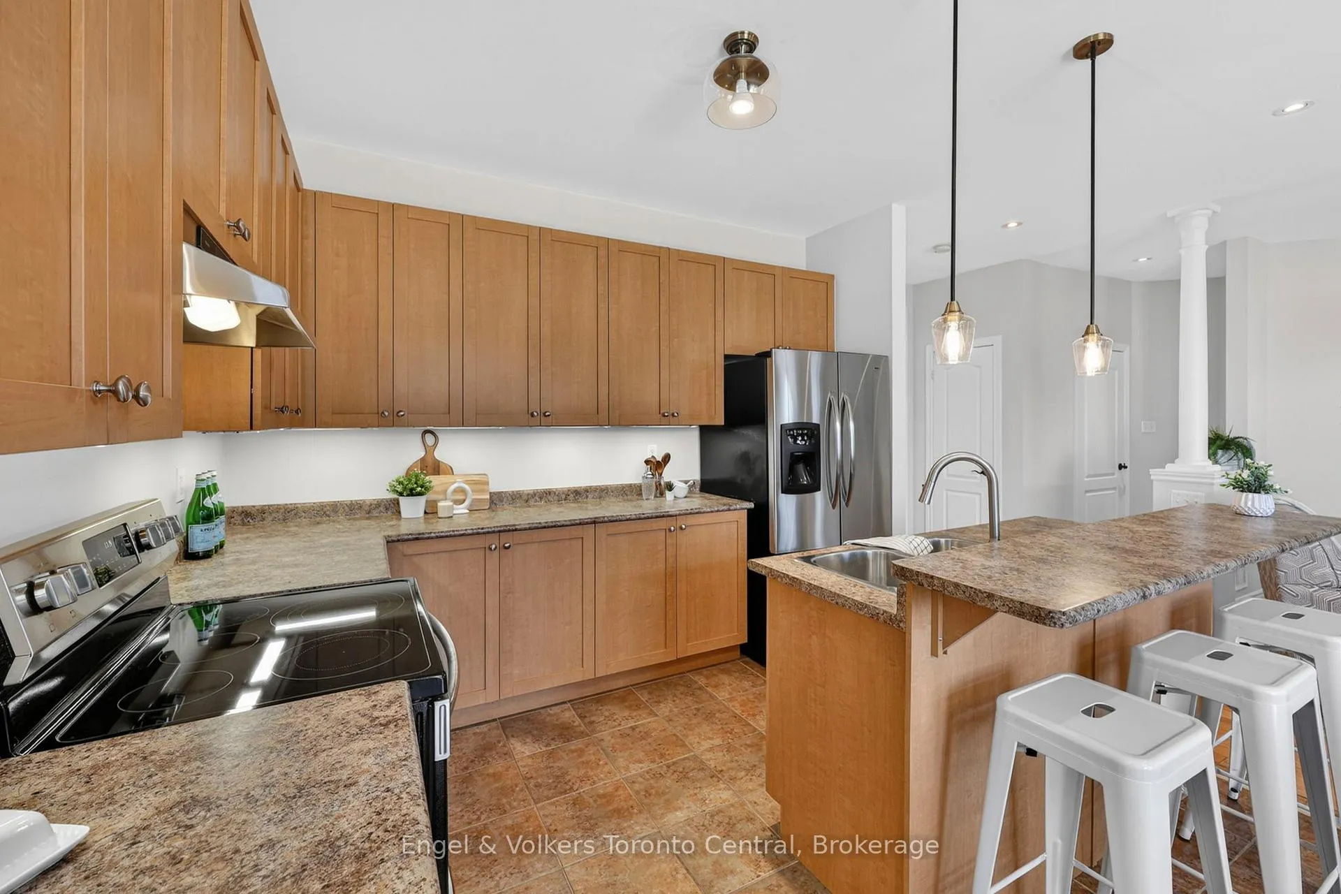 Photo 10 of 48 Oriole Crescent, Wasaga Beach — HOMEH