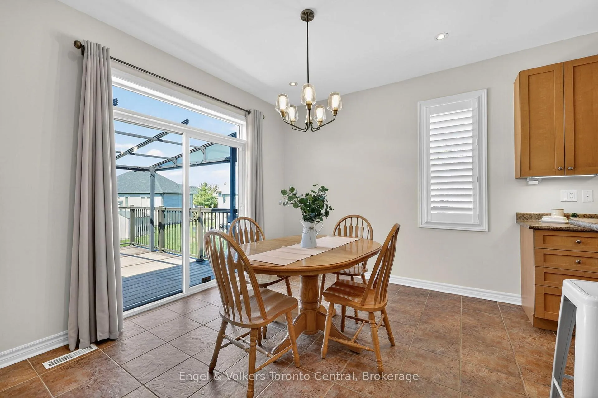 Photo 13 of 48 Oriole Crescent, Wasaga Beach — HOMEH