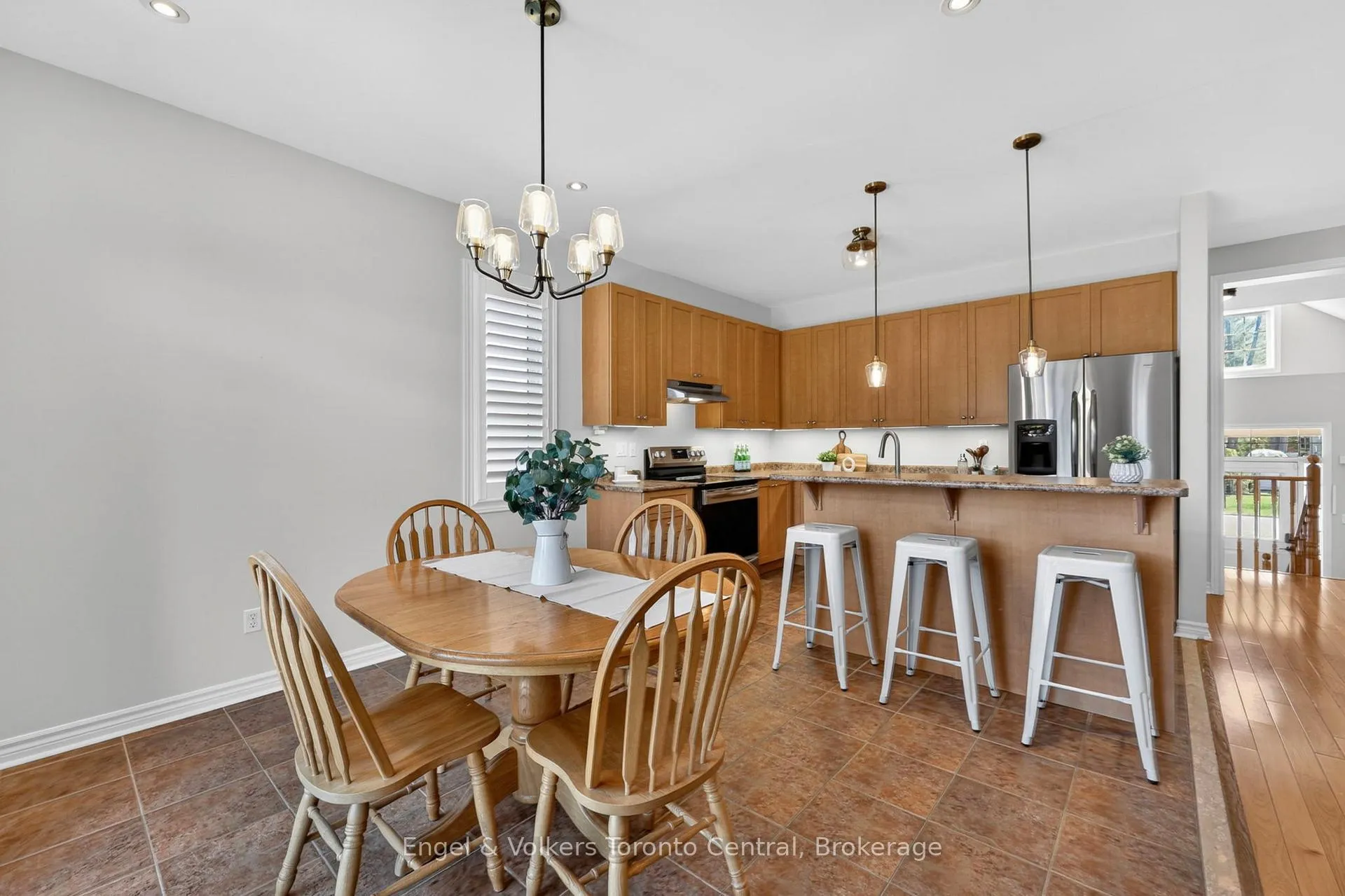 Photo 14 of 48 Oriole Crescent, Wasaga Beach — HOMEH