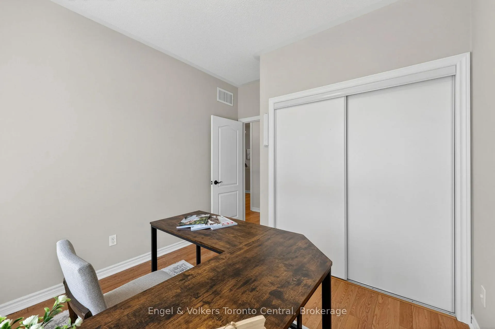 Photo 22 of 48 Oriole Crescent, Wasaga Beach — HOMEH