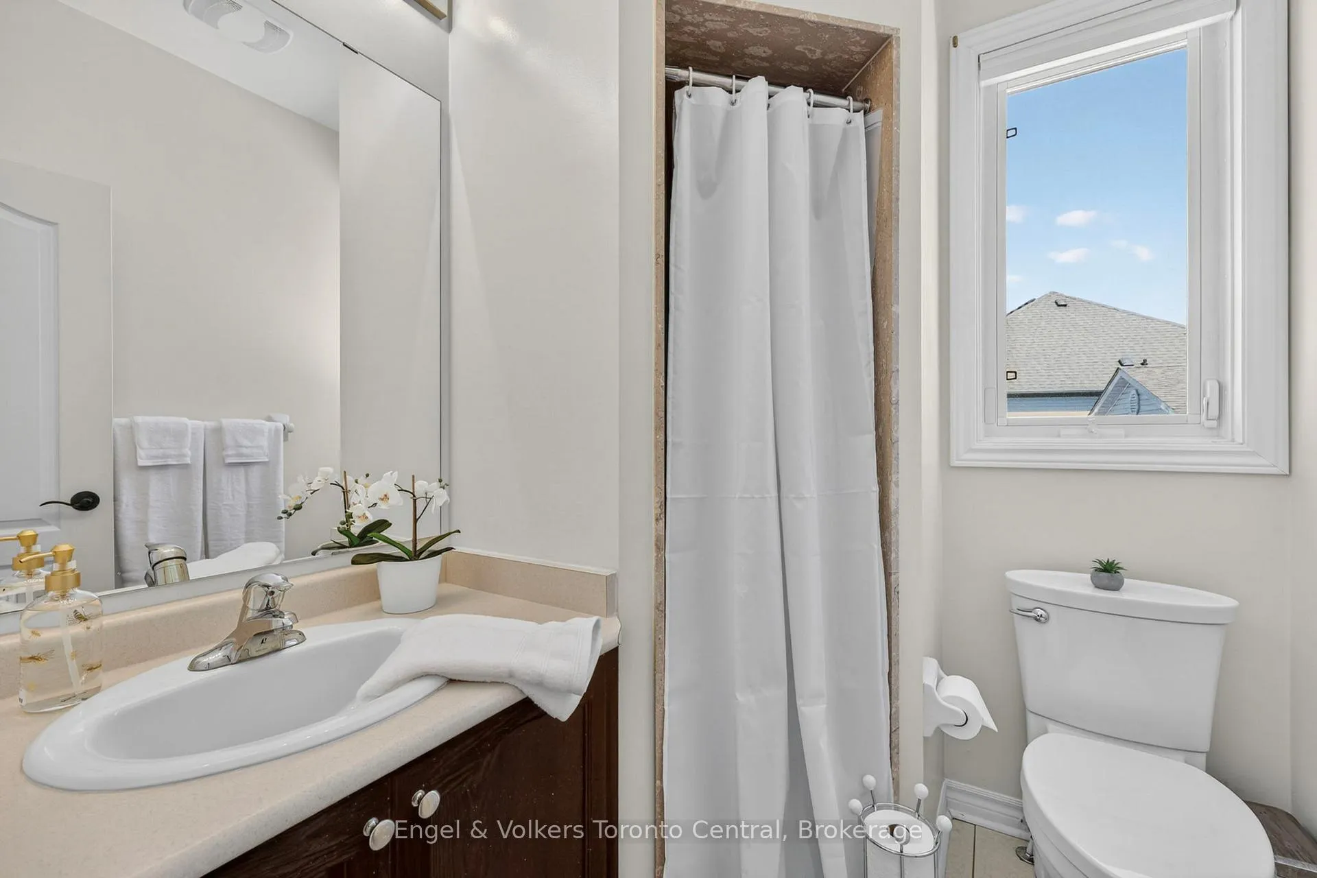 Photo 23 of 48 Oriole Crescent, Wasaga Beach — HOMEH