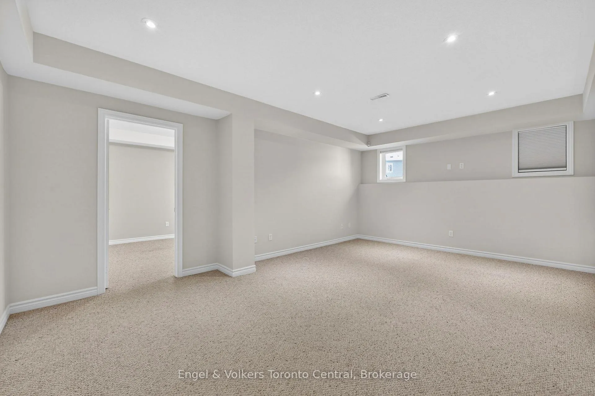 Photo 28 of 48 Oriole Crescent, Wasaga Beach — HOMEH