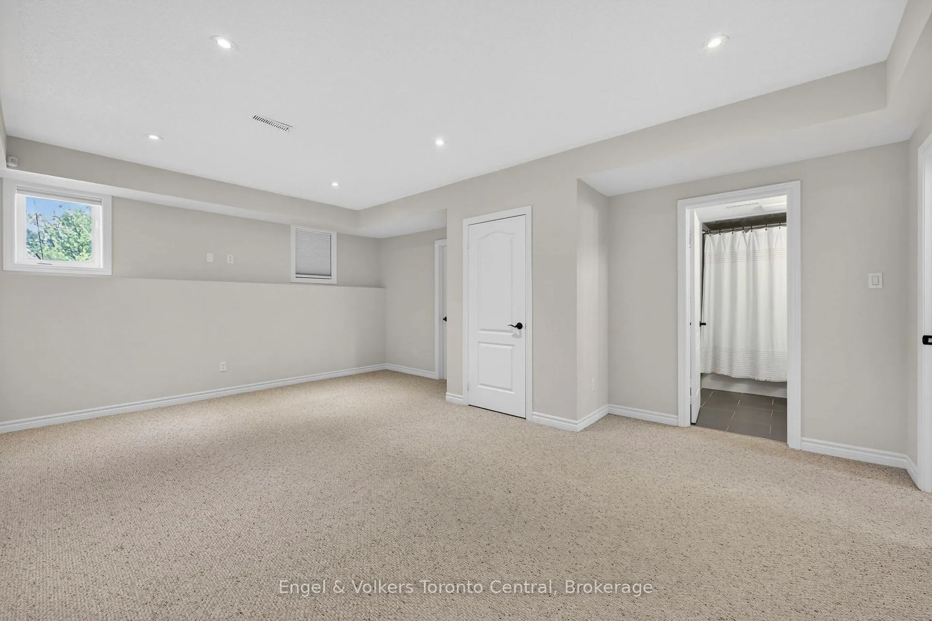 Photo 29 of 48 Oriole Crescent, Wasaga Beach — HOMEH