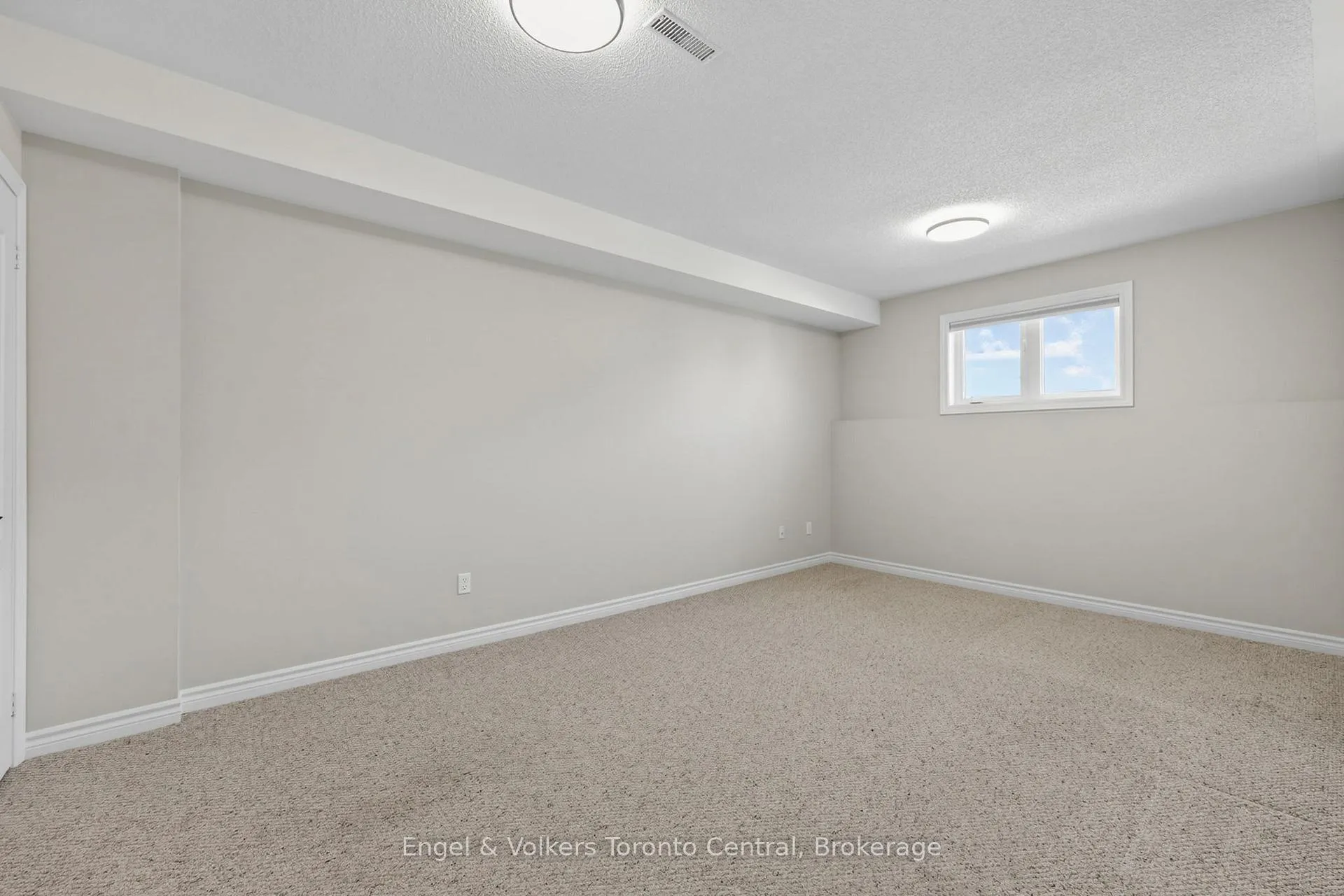 Photo 31 of 48 Oriole Crescent, Wasaga Beach — HOMEH
