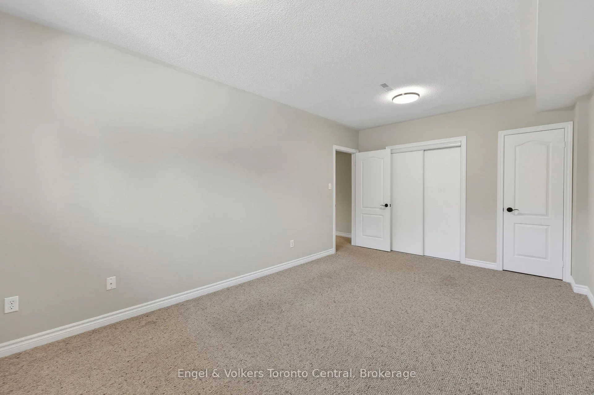 Photo 32 of 48 Oriole Crescent, Wasaga Beach — HOMEH