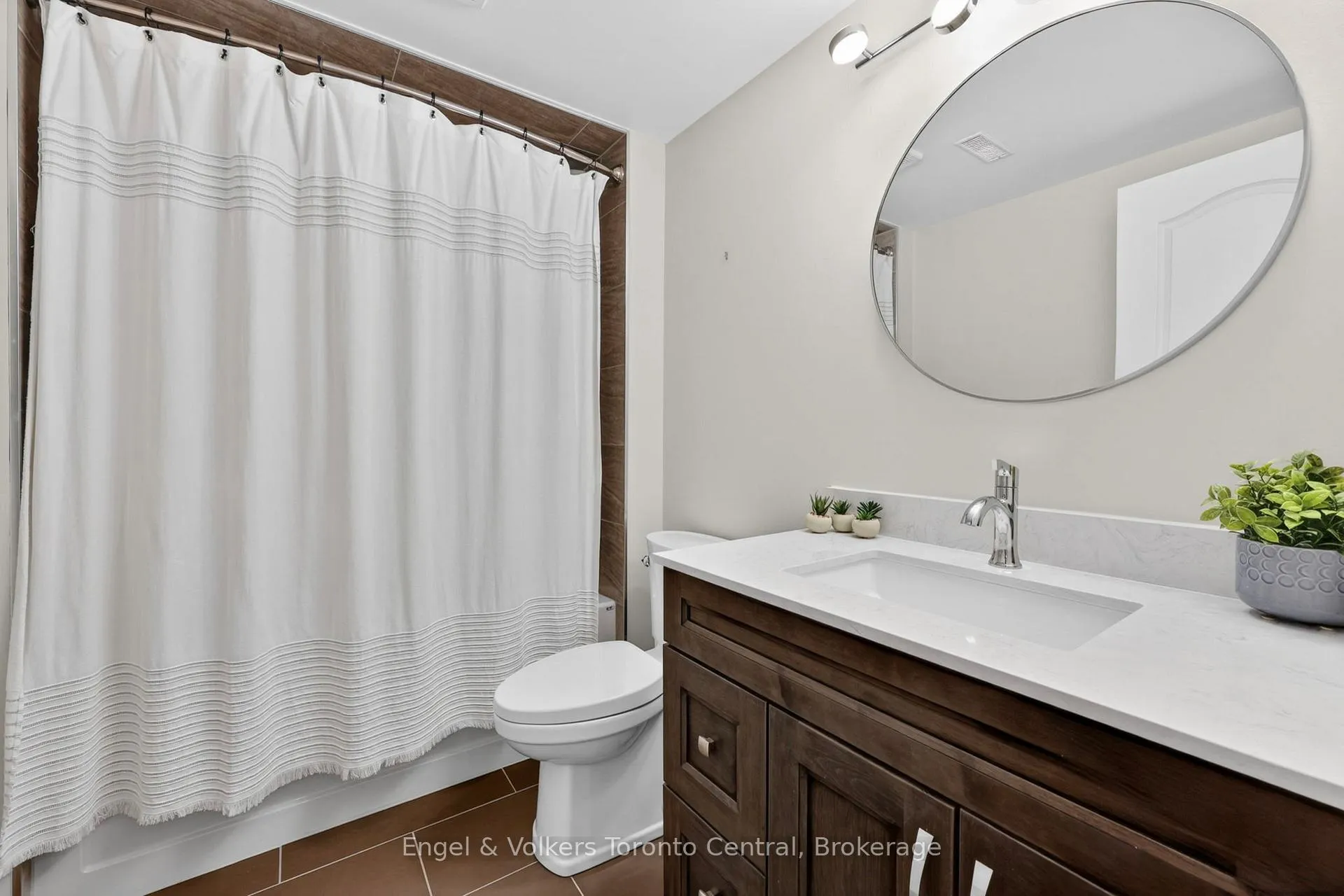 Photo 33 of 48 Oriole Crescent, Wasaga Beach — HOMEH