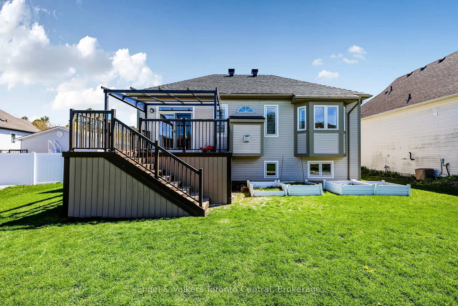 Photo 36 of 48 Oriole Crescent, Wasaga Beach — HOMEH