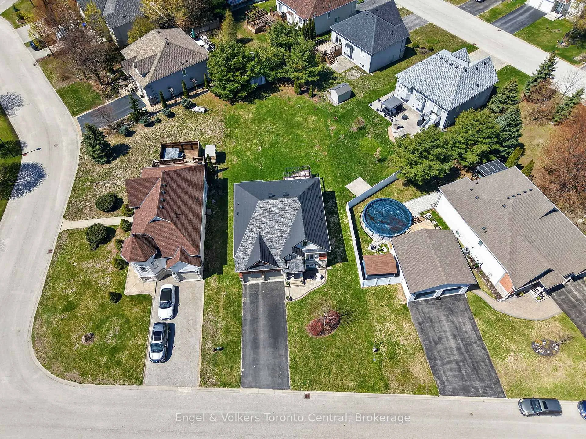 Photo 44 of 48 Oriole Crescent, Wasaga Beach — HOMEH