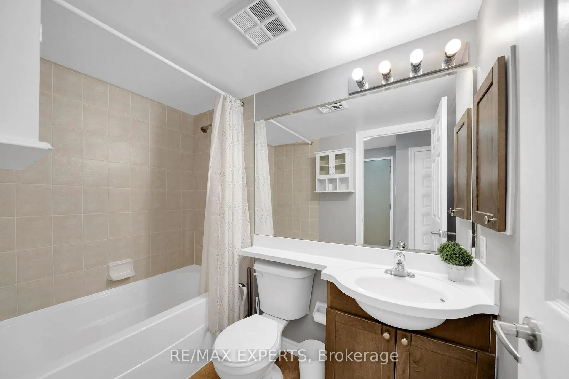 Photo 11 of Unit 307, 763 Bay Street, Toronto, Bay Street Corridor — HOMEH