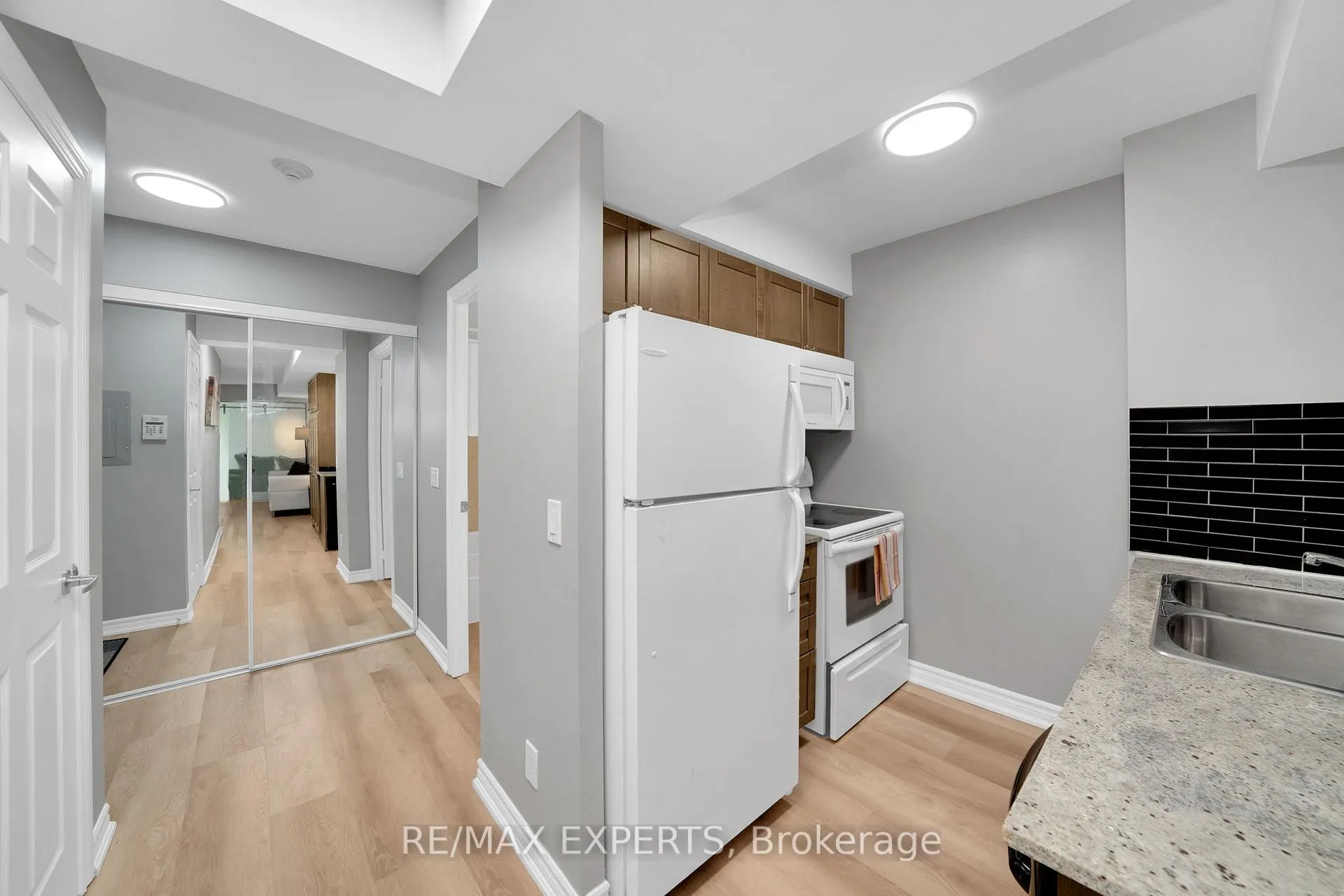 Photo 13 of Unit 307, 763 Bay Street, Toronto, Bay Street Corridor — HOMEH