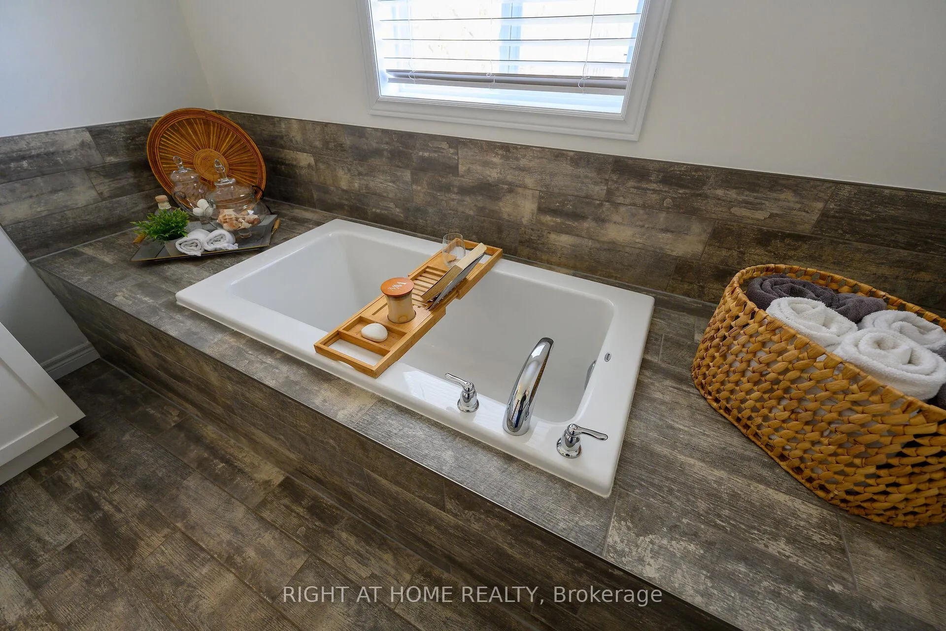 Photo 24 of 67 Ambrous Crescent, Guelph, Kortright East — HOMEH
