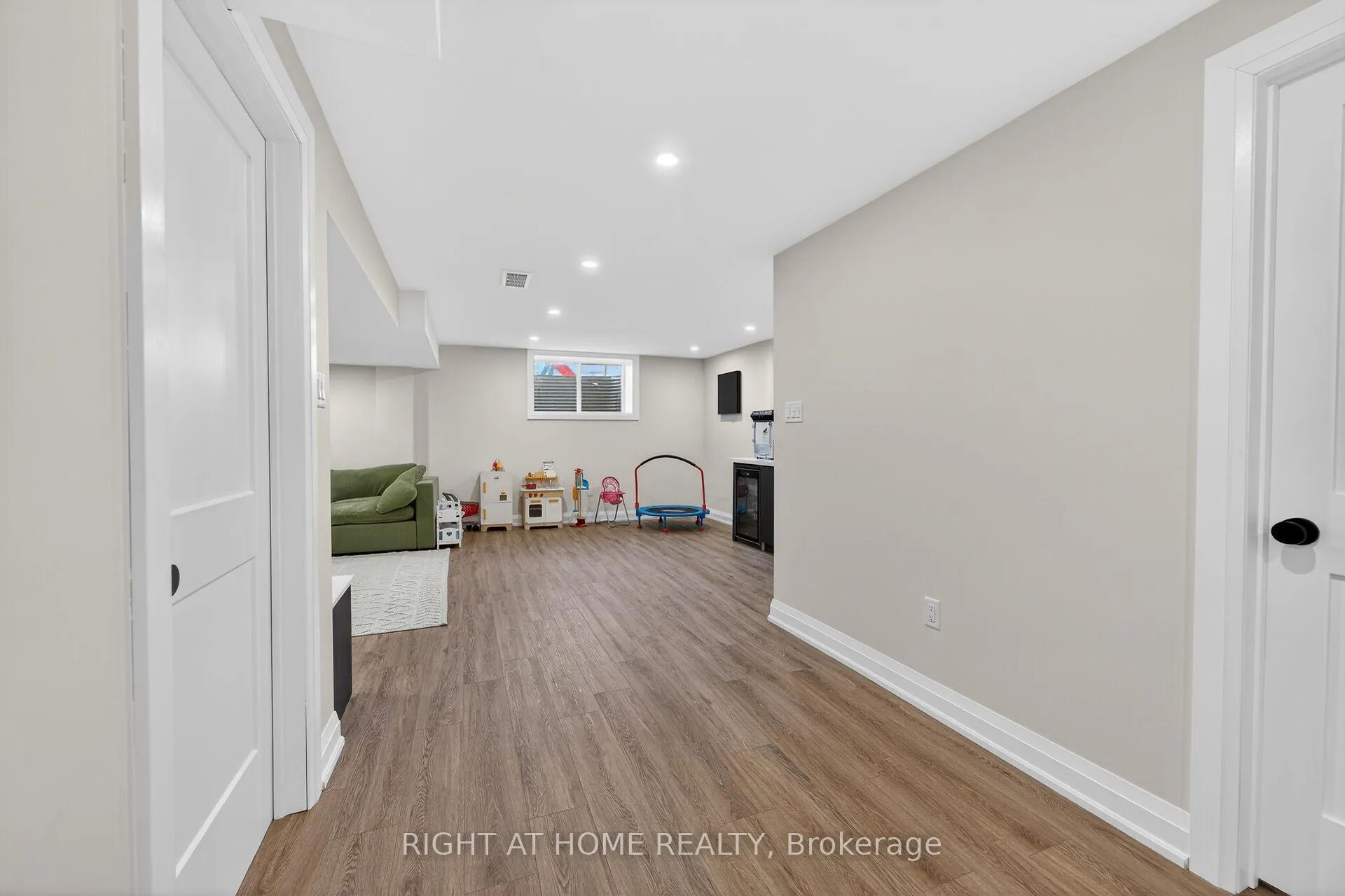 Photo 37 of 67 Ambrous Crescent, Guelph, Kortright East — HOMEH