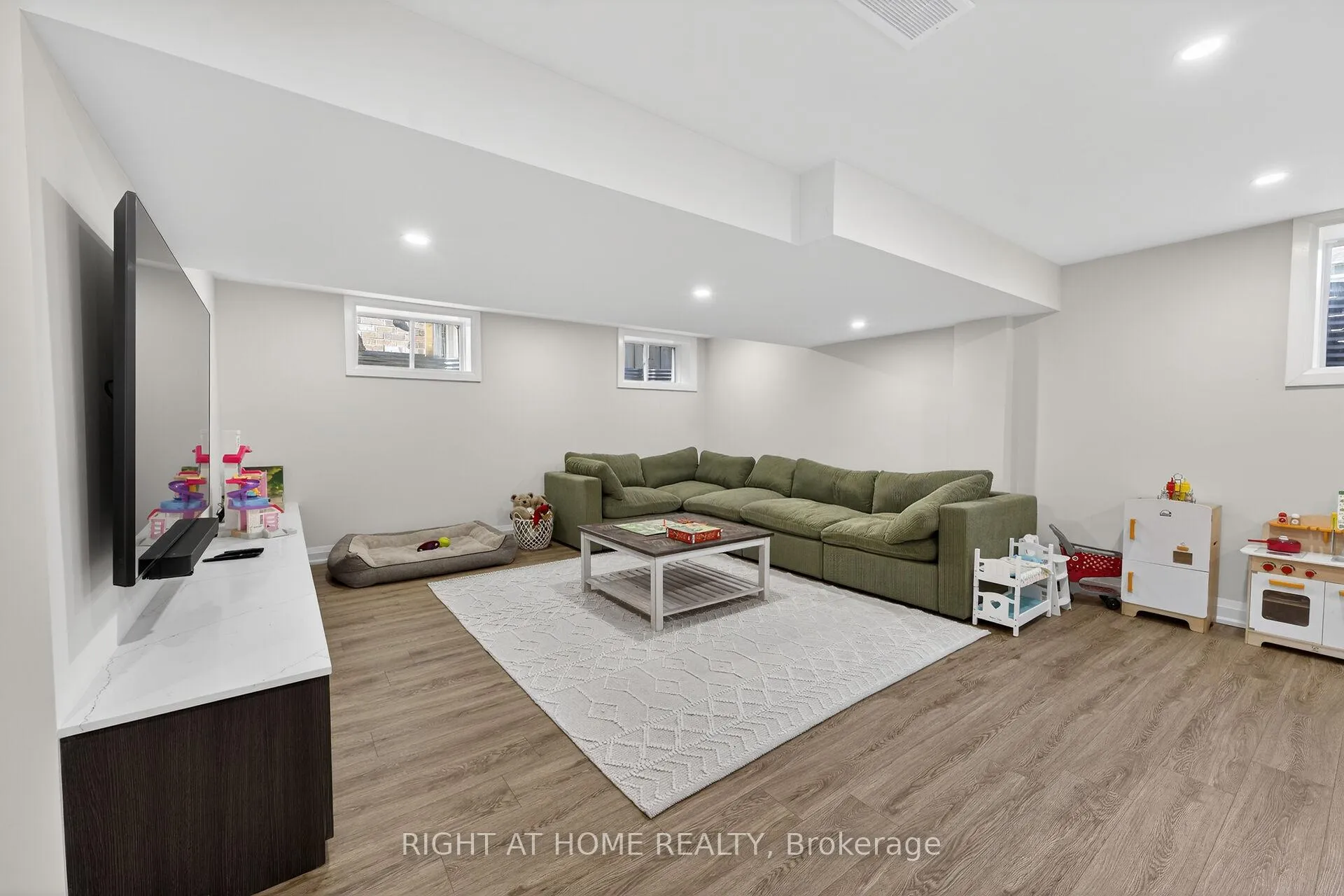 Photo 38 of 67 Ambrous Crescent, Guelph, Kortright East — HOMEH