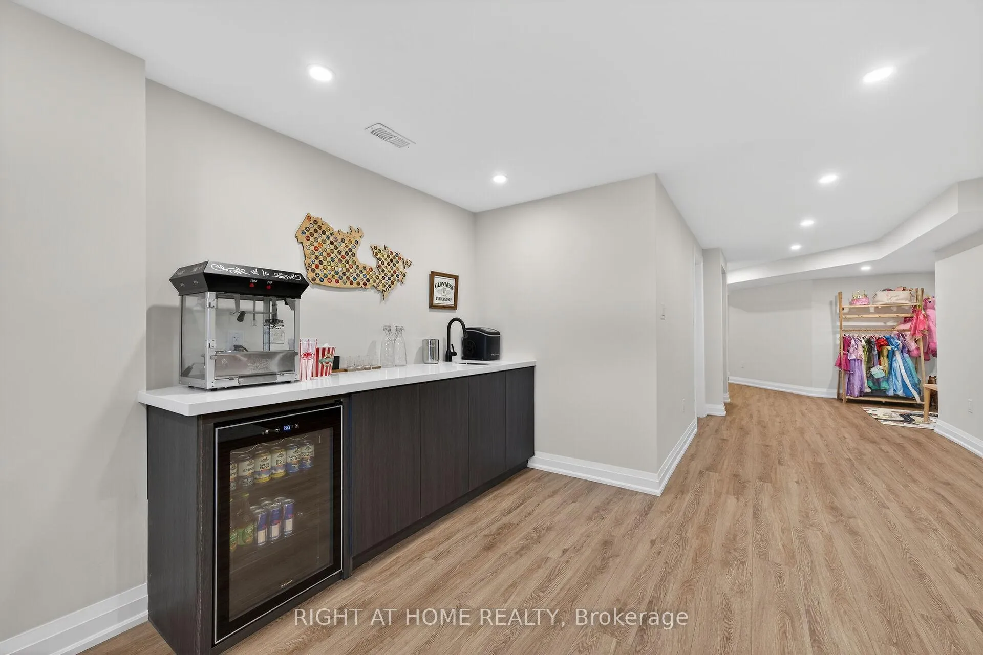 Photo 40 of 67 Ambrous Crescent, Guelph, Kortright East — HOMEH